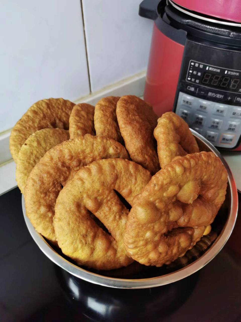 肉孜节的家庭版美食,羊肉粉汤 油香 小酒,过节的气氛来了[馋嘴][嘻嘻]