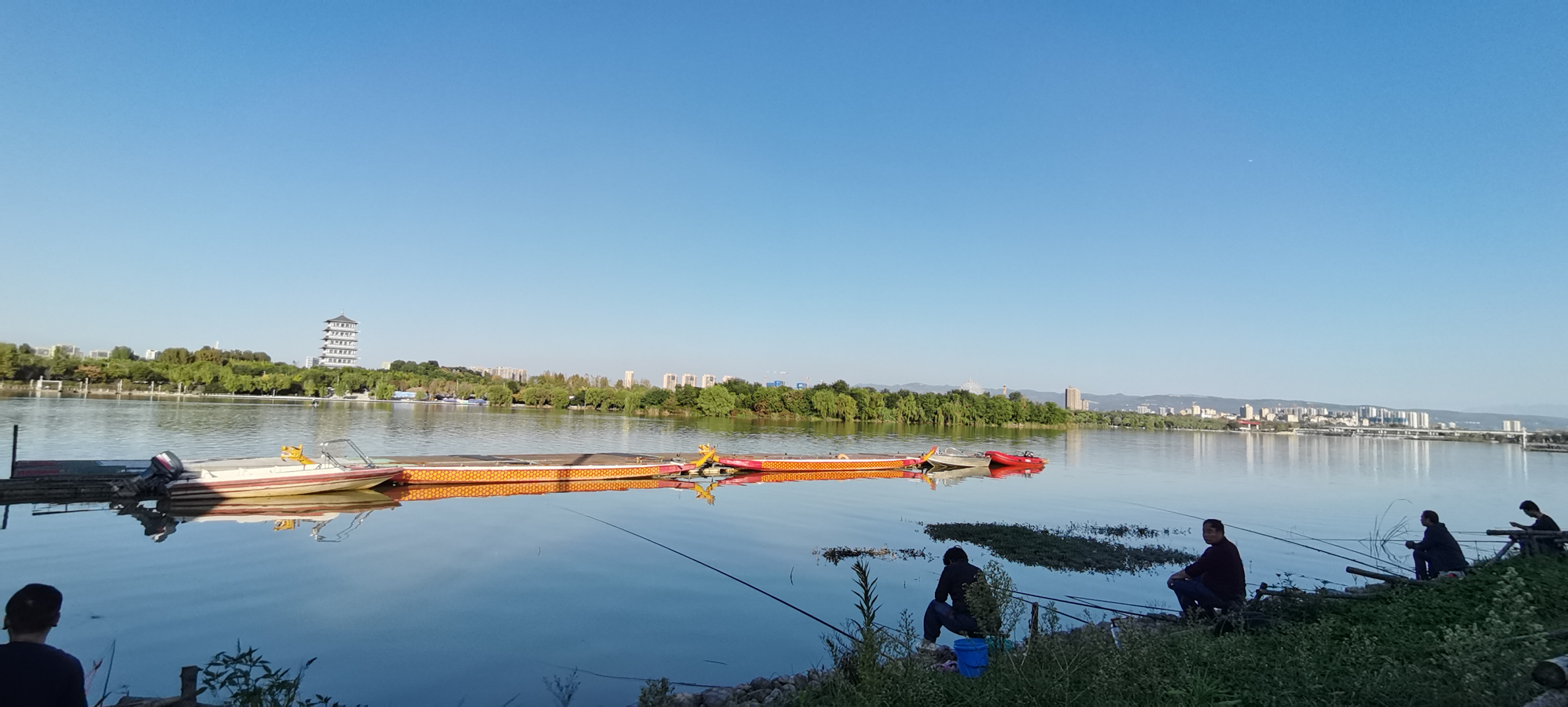 浐河西岸滨河公园位于西安市未央区灞河西岸,是灞河生态湿地公园的一