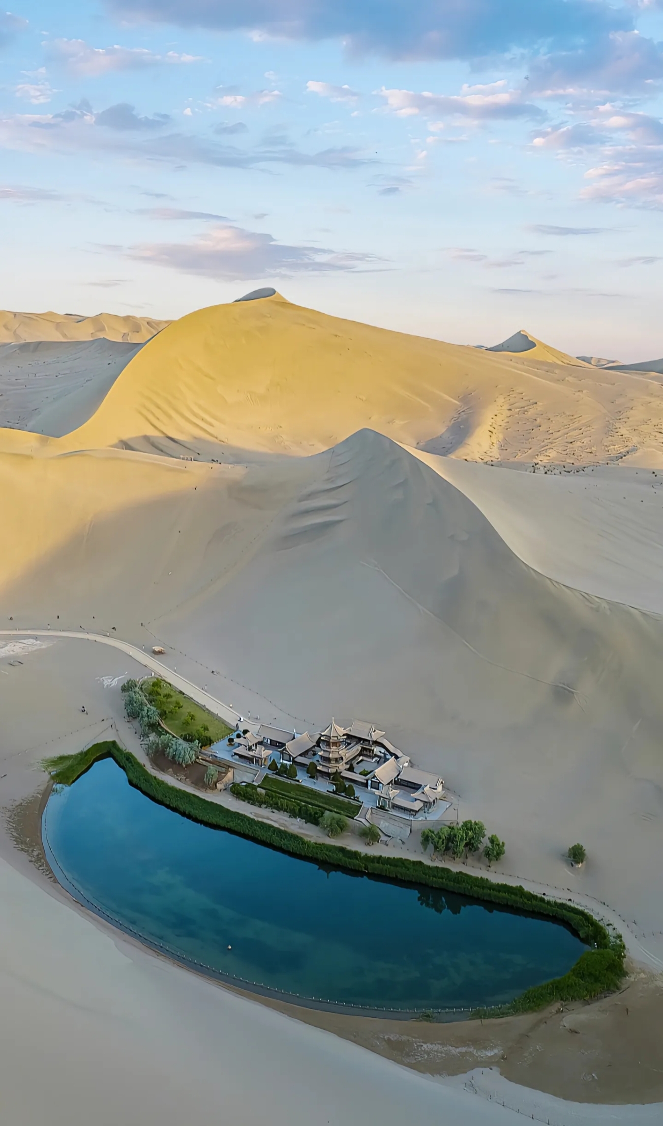 西北地区,被称为中国的"十分美,七分在西北",是一个充满神秘色彩的