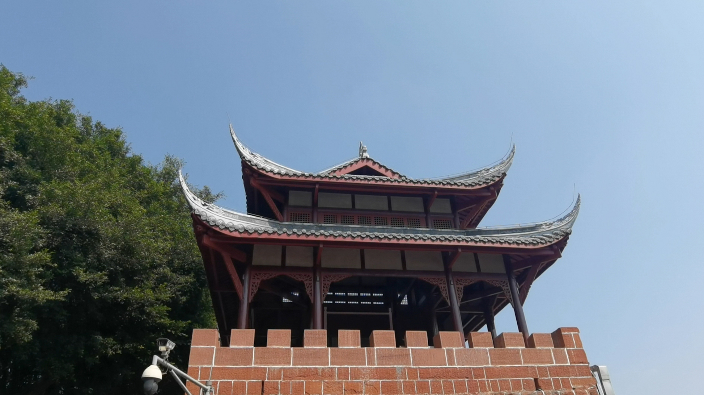 踏青去处大征集# 嘉州古城墙·丽正门,始建于明代,前临大渡河,现存