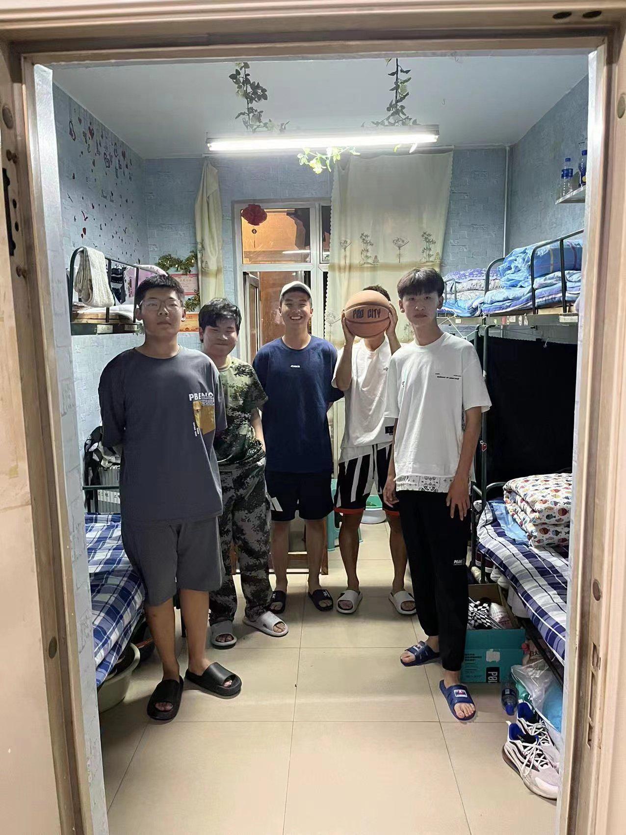比如能快速发现不同之处,眼睛就像小雷达. 2,第二个:好奇心重的,聪明