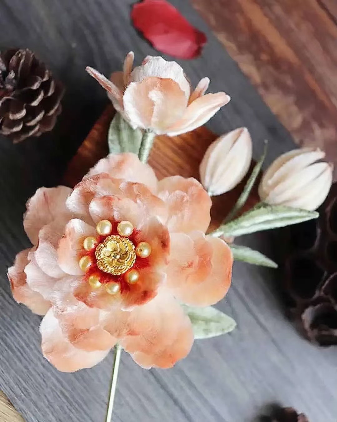 绒花非遗传承篇 velvet flower  绒花,由天然蚕丝和铜丝为原材料制作