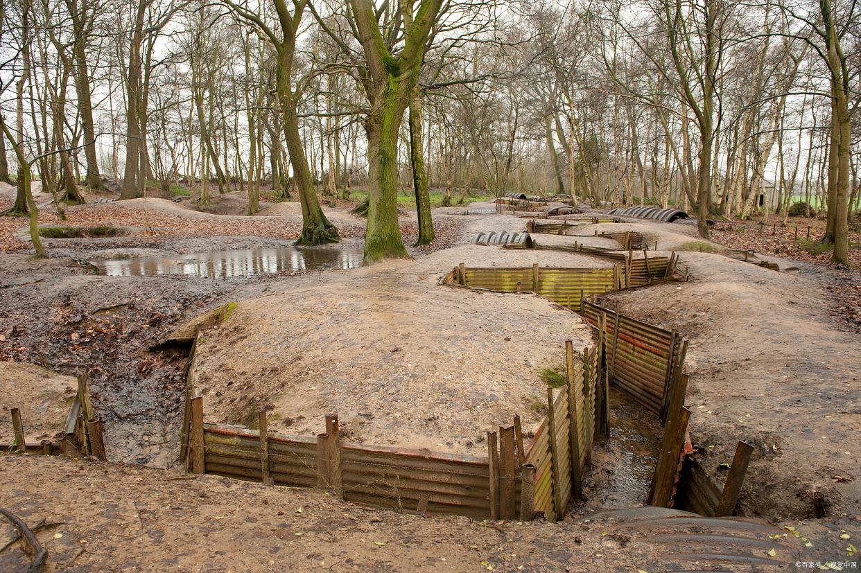 乌军战壕与俄军战壕对比  乌克兰零氪战壕与俄罗斯vip土豪战壕对比.  