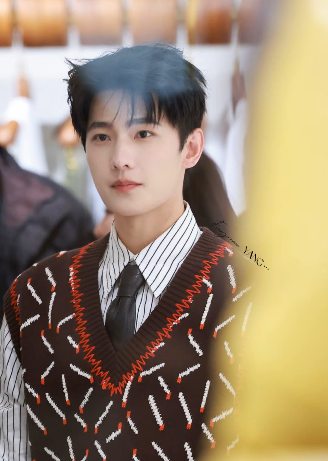 很多人吐槽杨洋演一部戏爱一个人,但说实在的那是他的资本,就冲这颜值