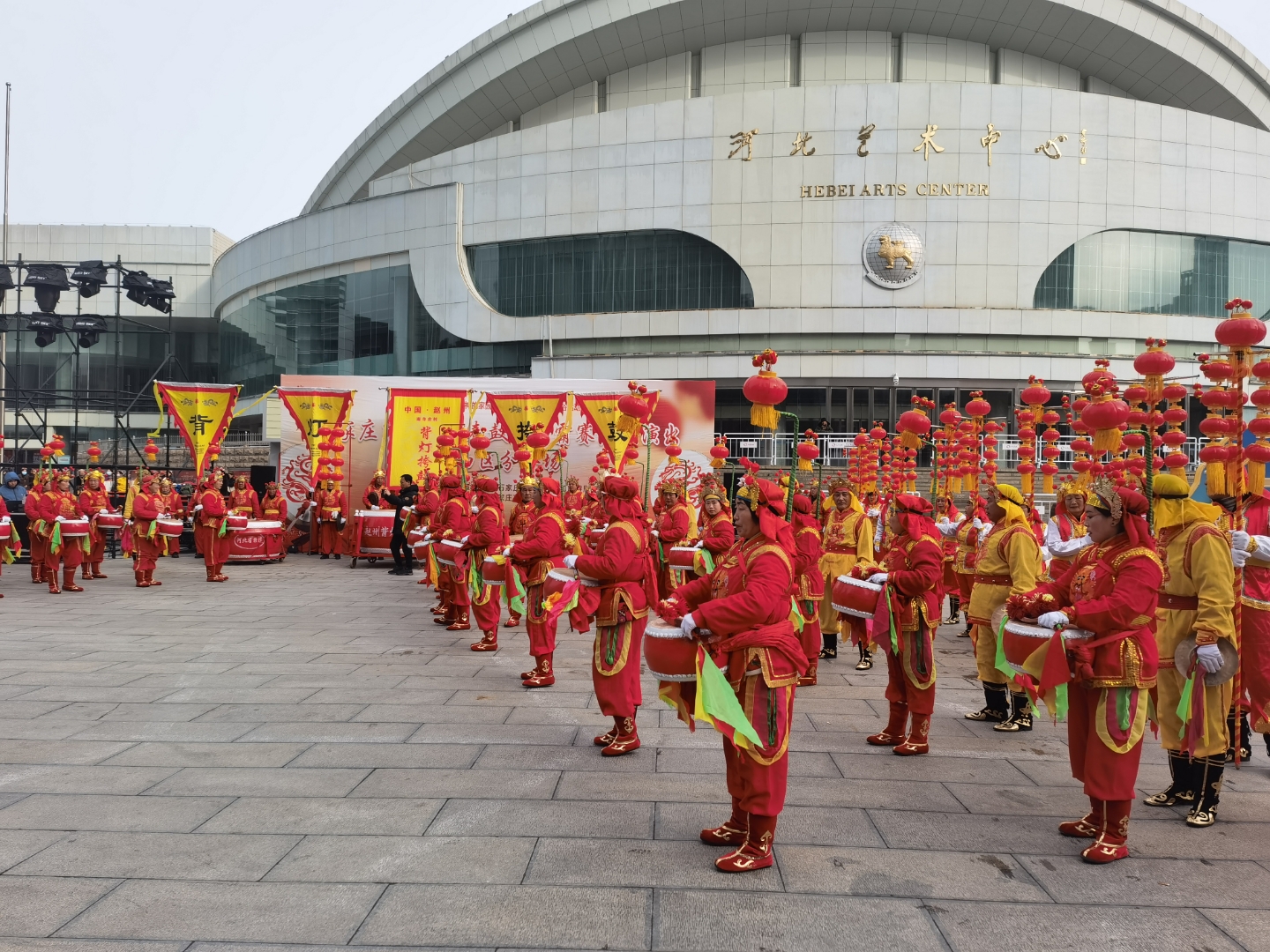 河北省非文化遗产,赵州南寺庄背灯挎鼓,来到石家庄艺术中心展演,赵州