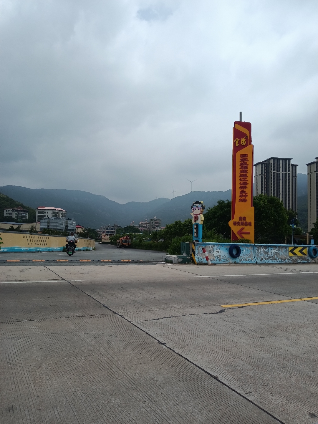 连江县晓埕镇官坞村的天福·渔夫岛项目已经烂尾,这个项目已经建设了