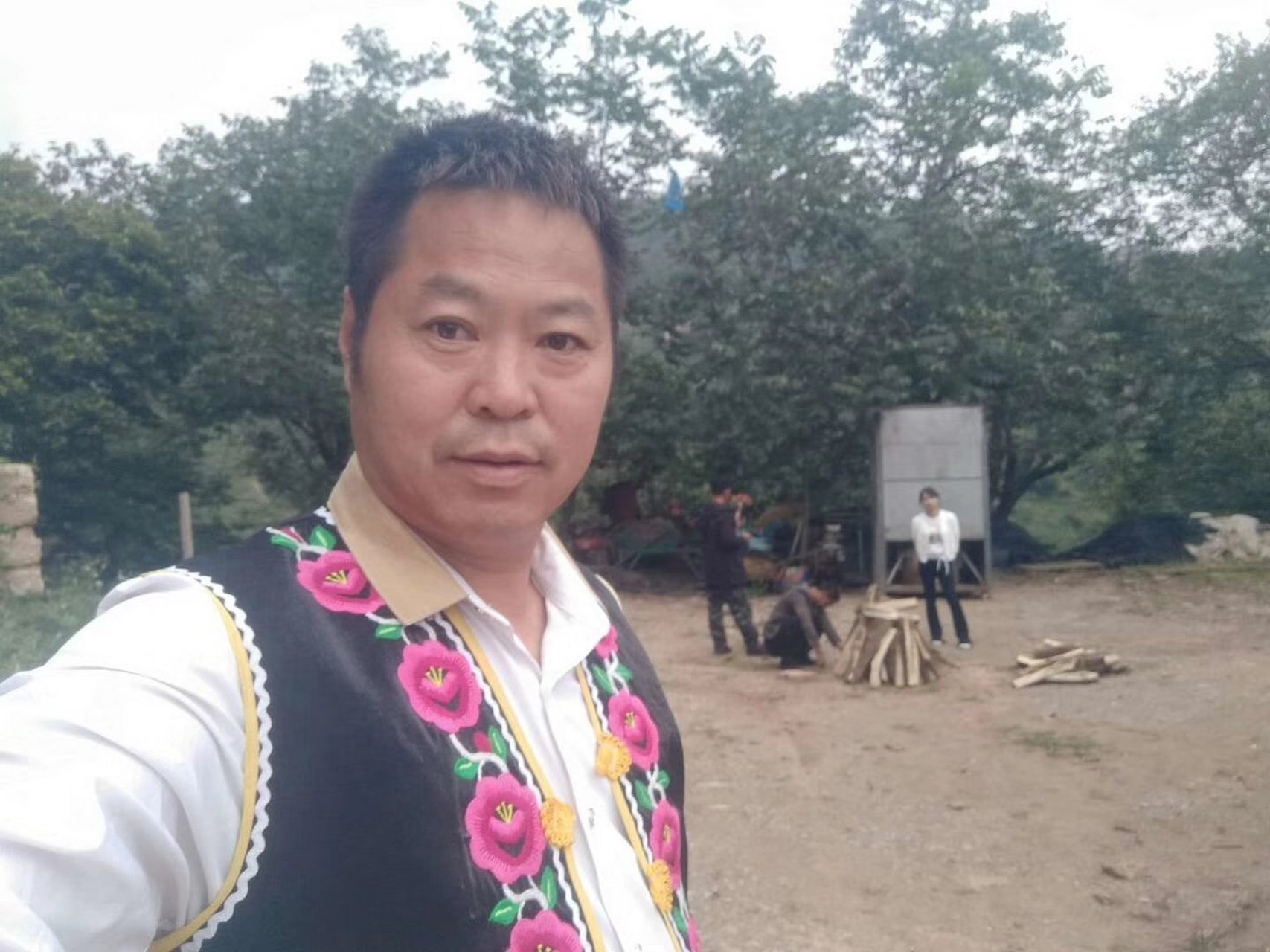 万心,导演的,电影【大山里的孩子】竟然惊动了一百多位明星,欢迎大家