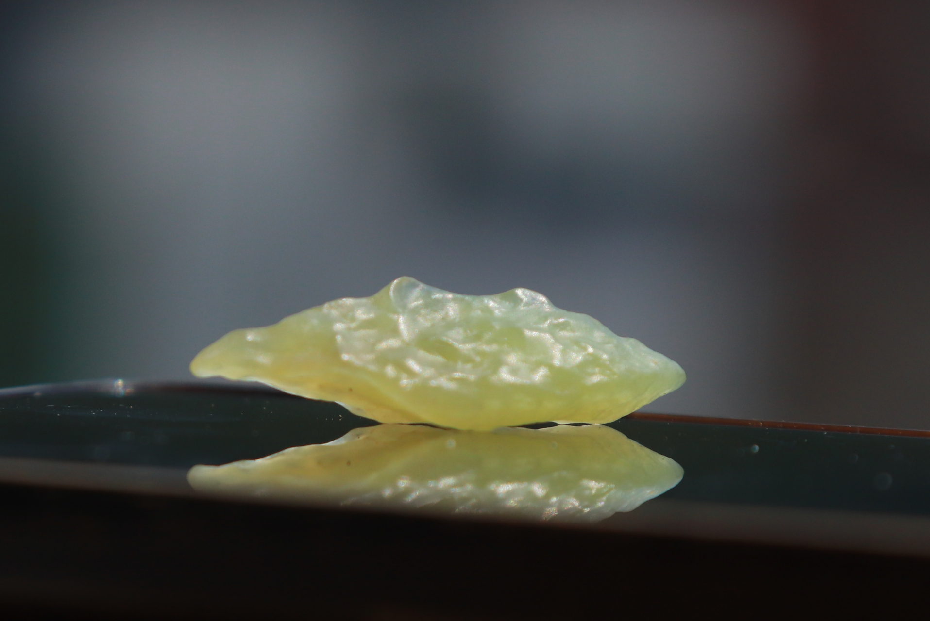 新疆若羌戈壁滩捡到的玉石.