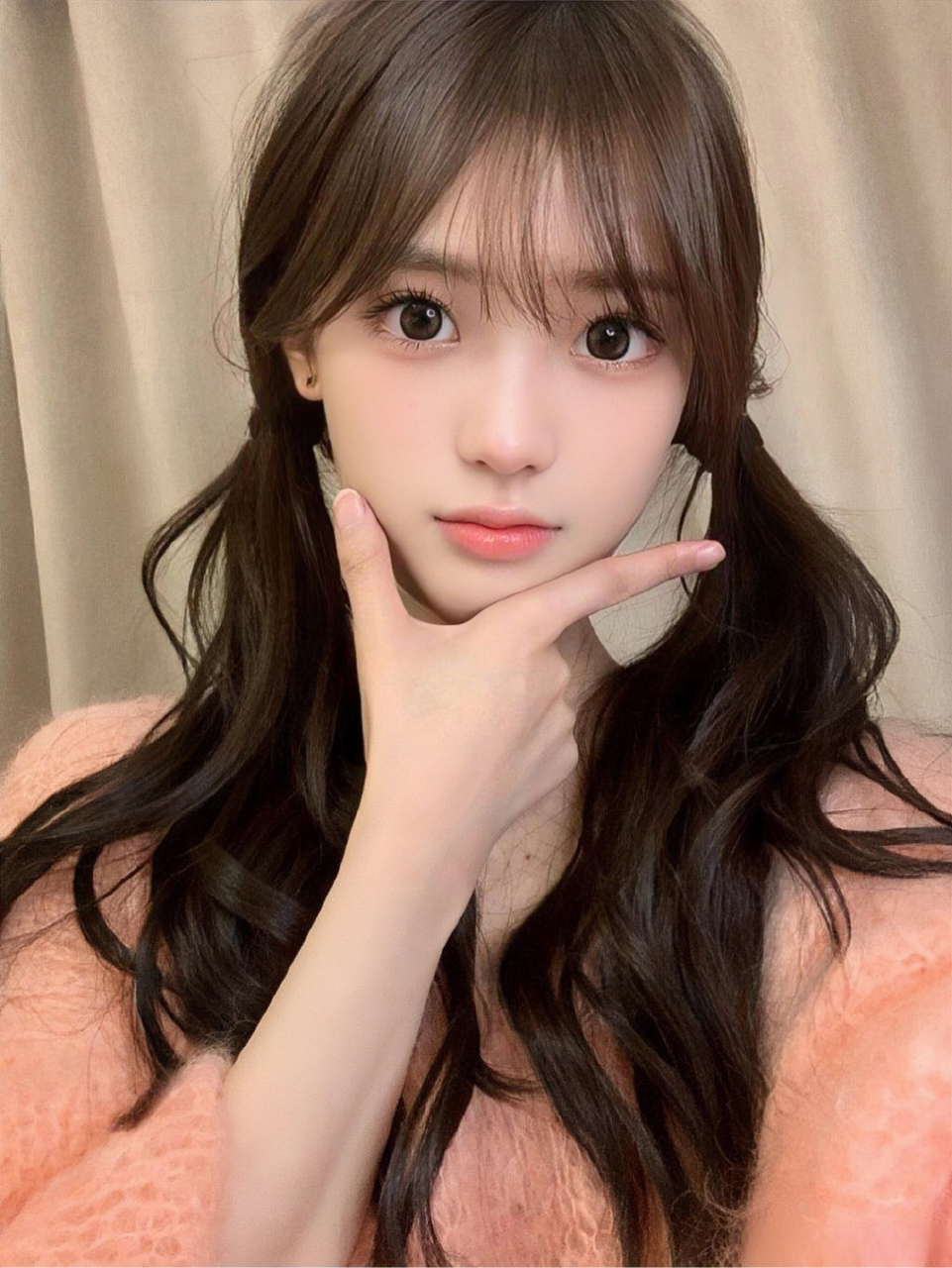 大眼睛的女生总是让人忍不住多看几眼.