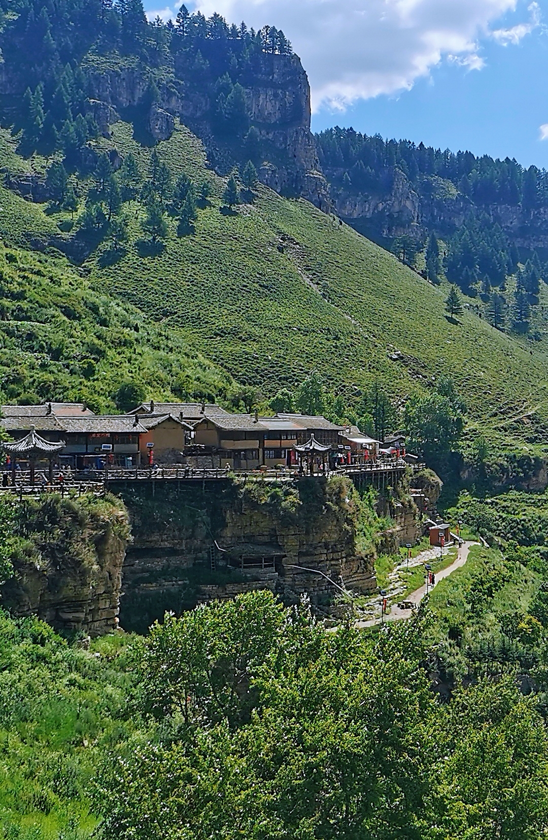 悬空村