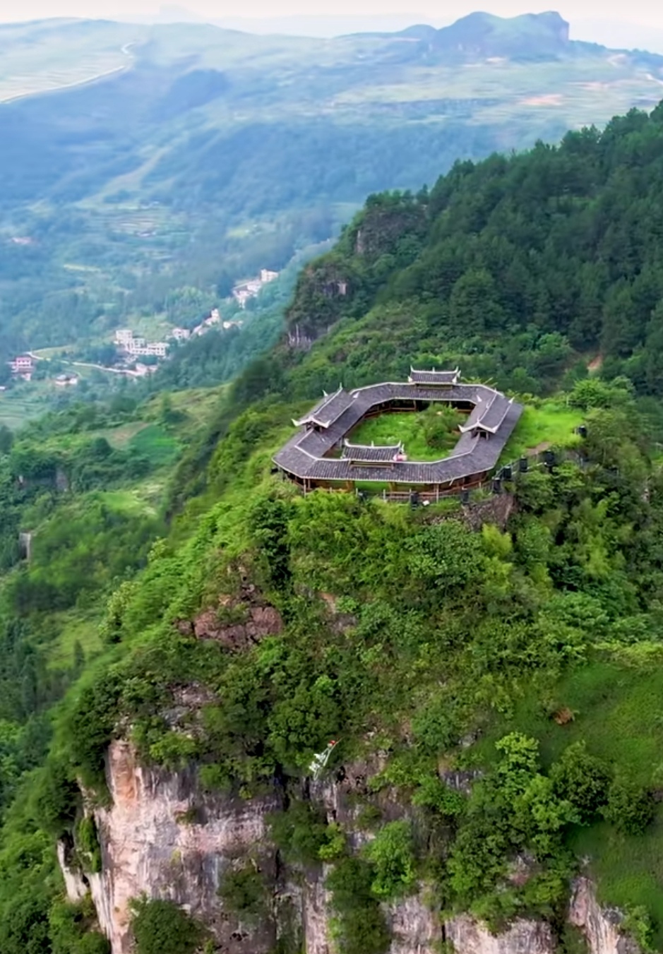 地点:贵州省黔东南州黄平县重安镇 名称:北帝宫,早期为宗教圣地,距今