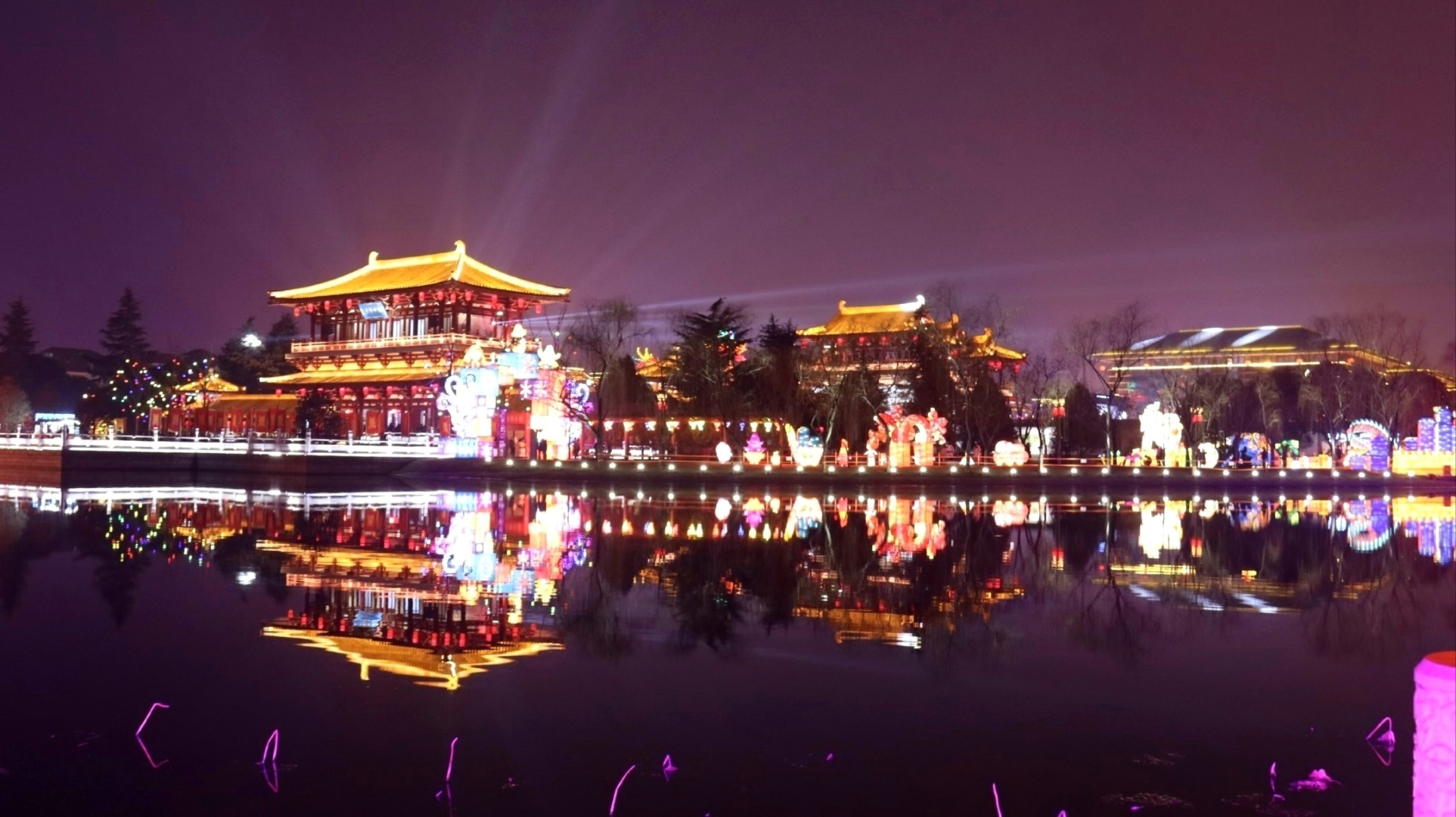 摄影爱好者联盟# 大唐芙蓉园夜景 当夜幕降临时,华华灯初上,流光溢彩