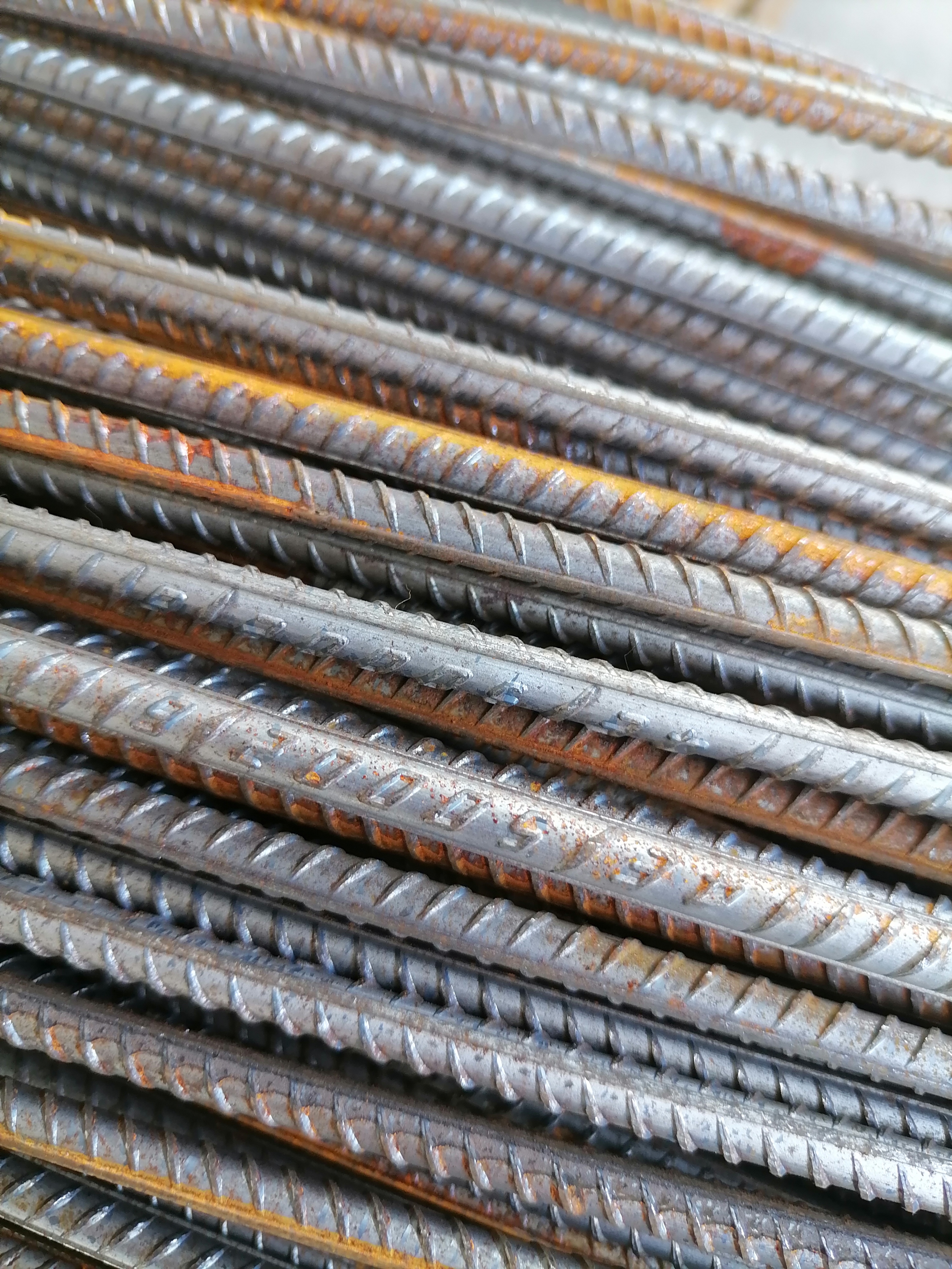 我们已经更新换代很多次了,人家还是卖的最次的钢筋,为什么顾客还要