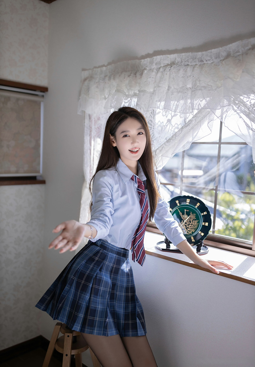 阳光下的青春少女94  她的笑容,像春天的阳光,明媚而温暖.