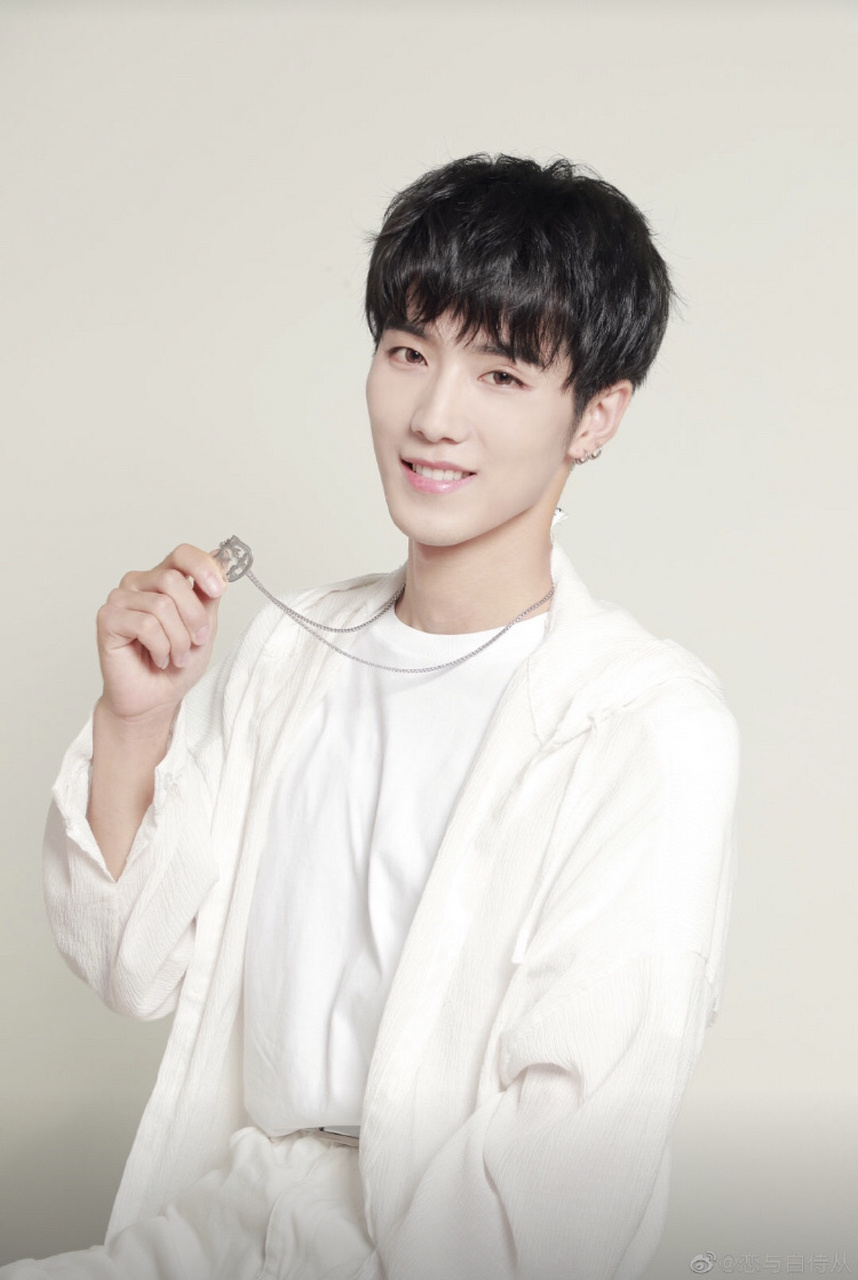 咋这么帅呢?@恋与白侍从