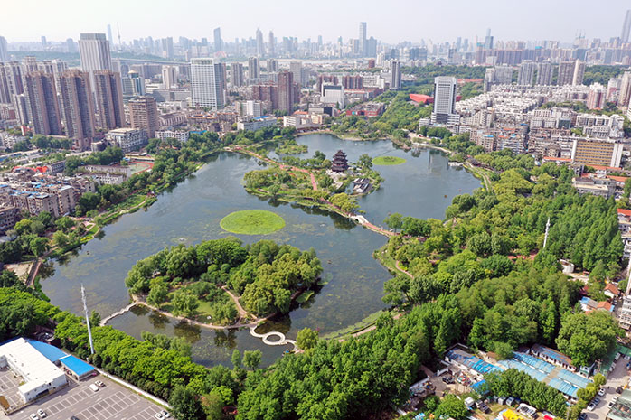 武昌紫阳湖公园是一座历史悠久的自然湖泊公园,位于武汉市武昌堑哪