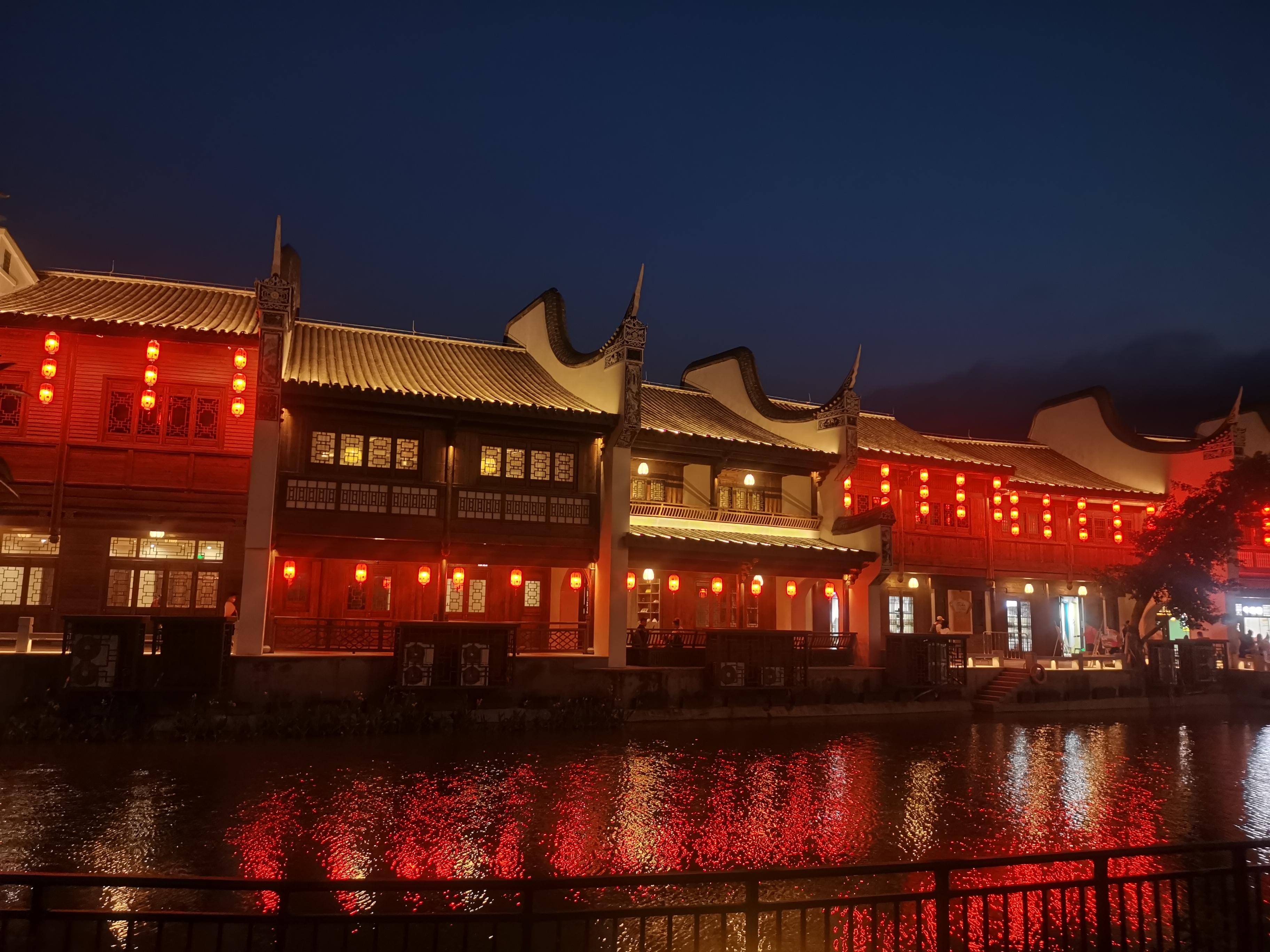 闽越水镇,坐落于福建省福州市闽侯县竹岐新区,荣膺国家3a级旅游景区之