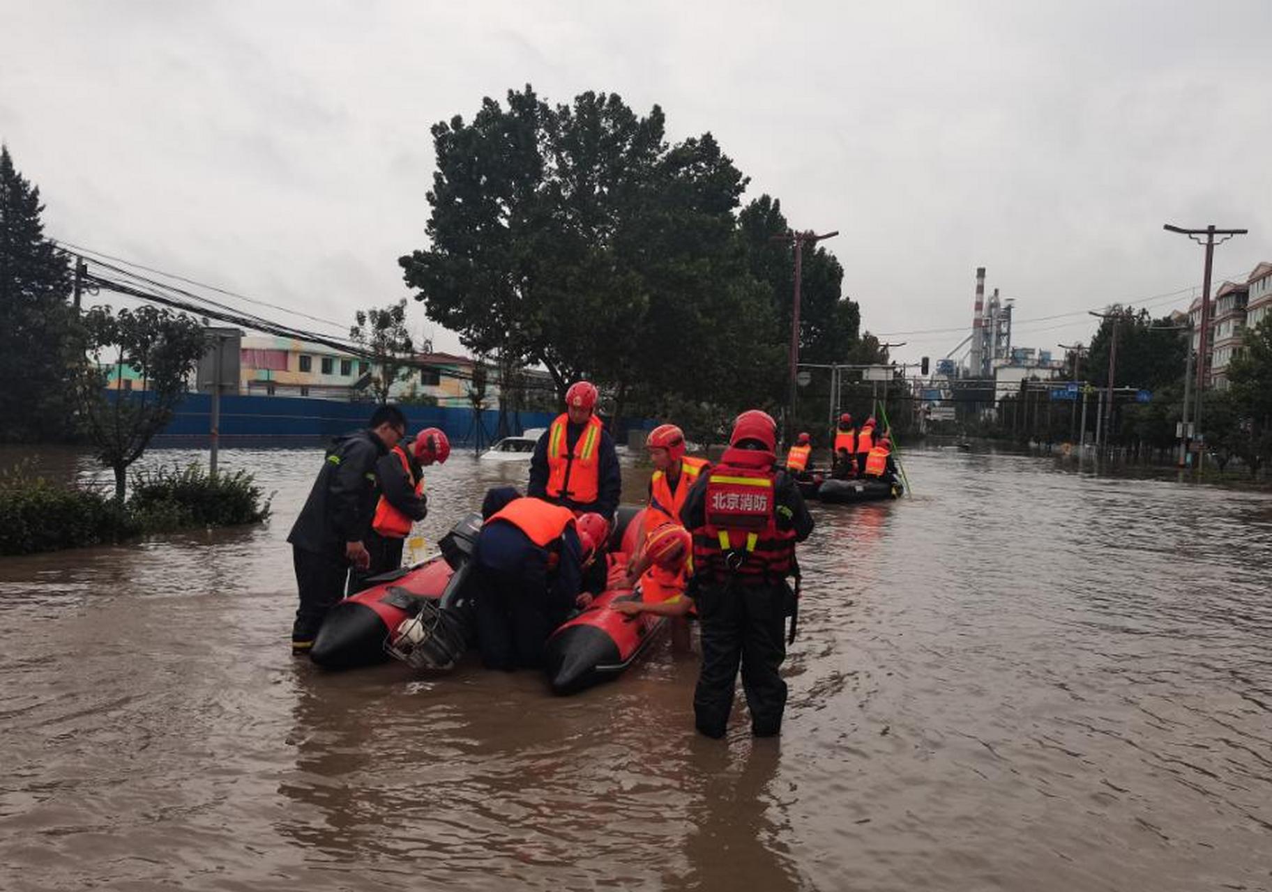 北京暴雨救援现场图片