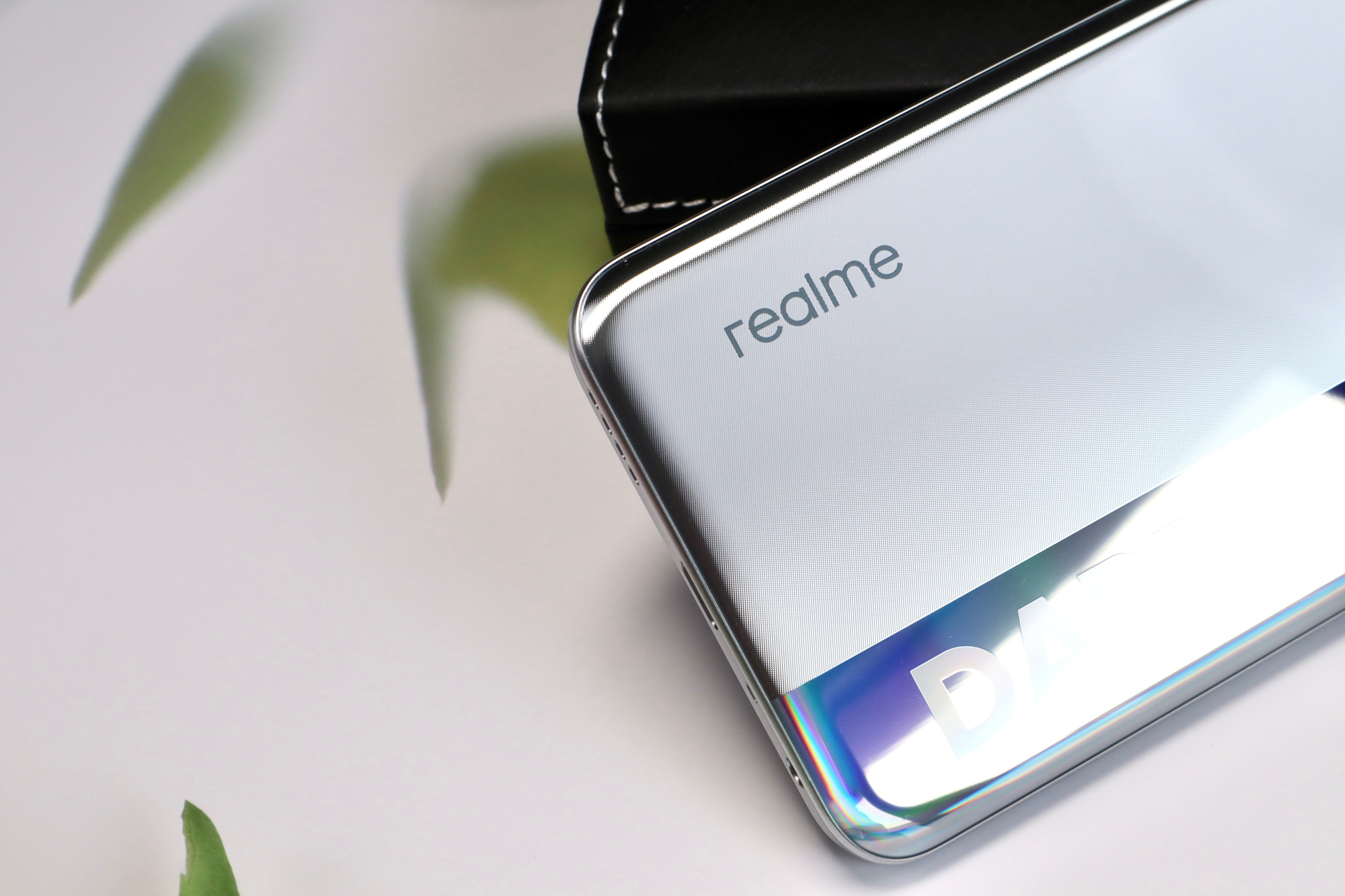 真我q3发布,在q2系列的百万销量的基础上,q3也致力打造成新的千元机皇