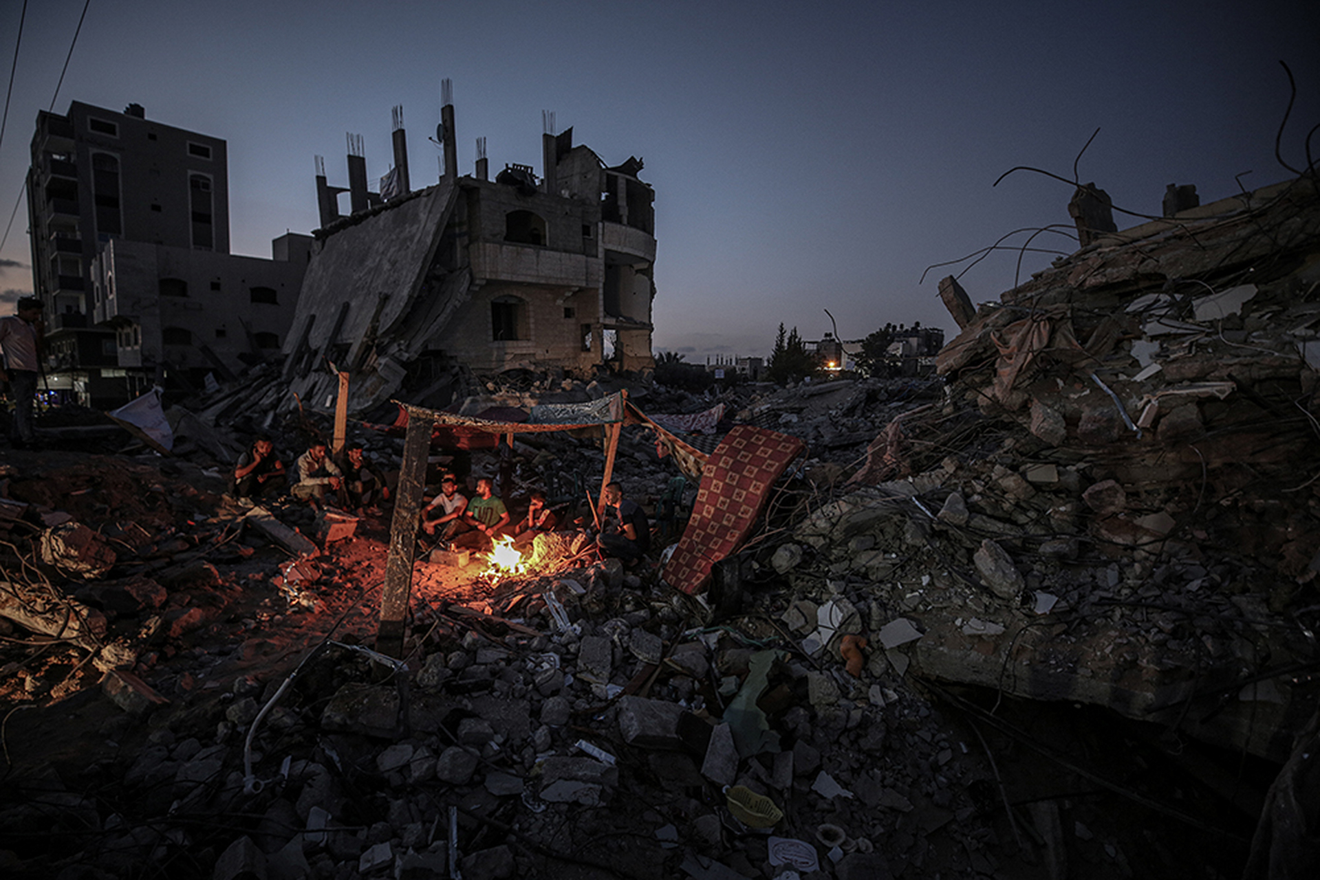 巴以冲突会走向全面战争吗# 以色列空袭后的加沙,断壁残垣,满目疮痍.