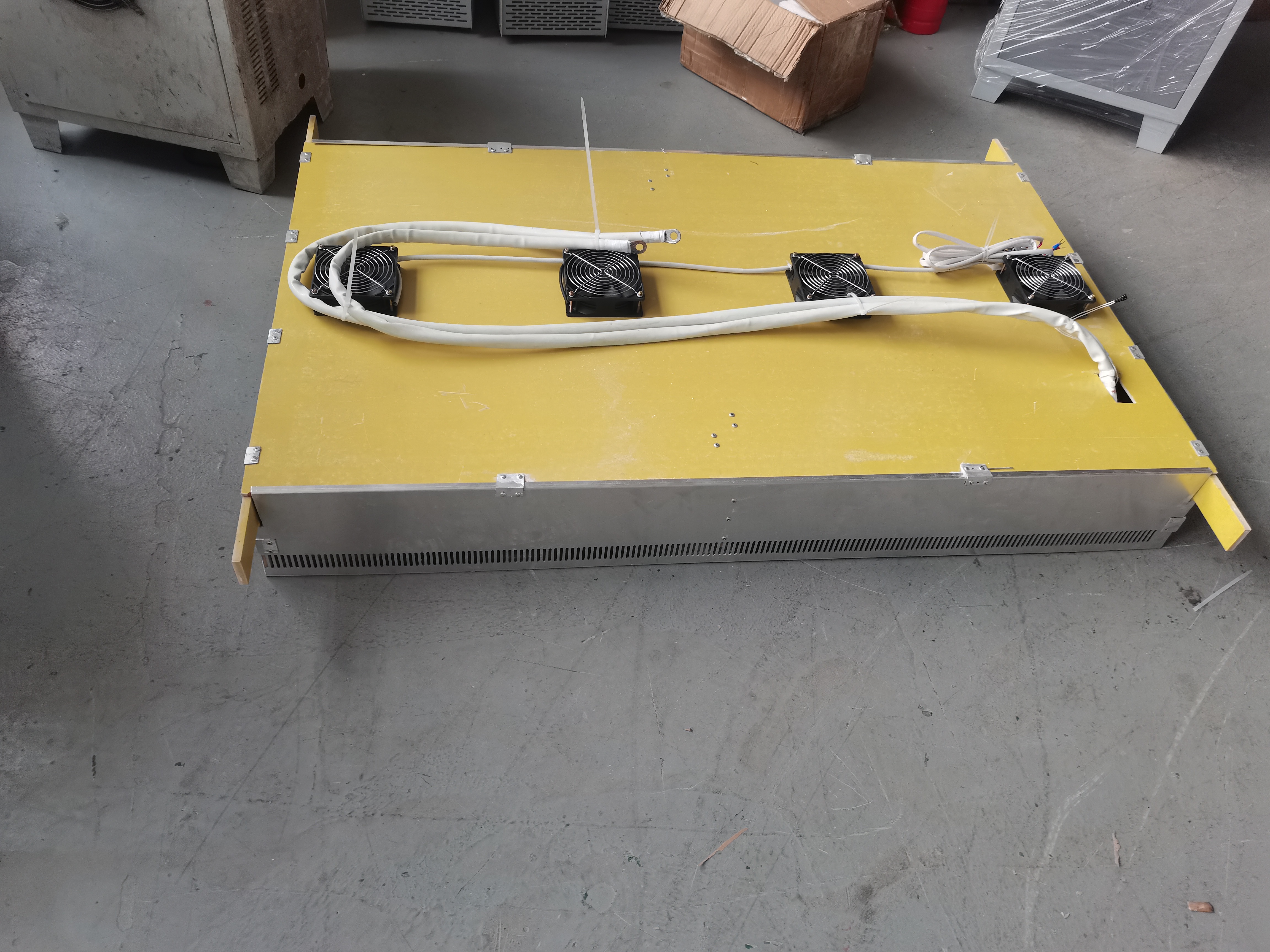 60kw电磁加热器,集节电控制系统与保护系统于一体,集成度高,体积小