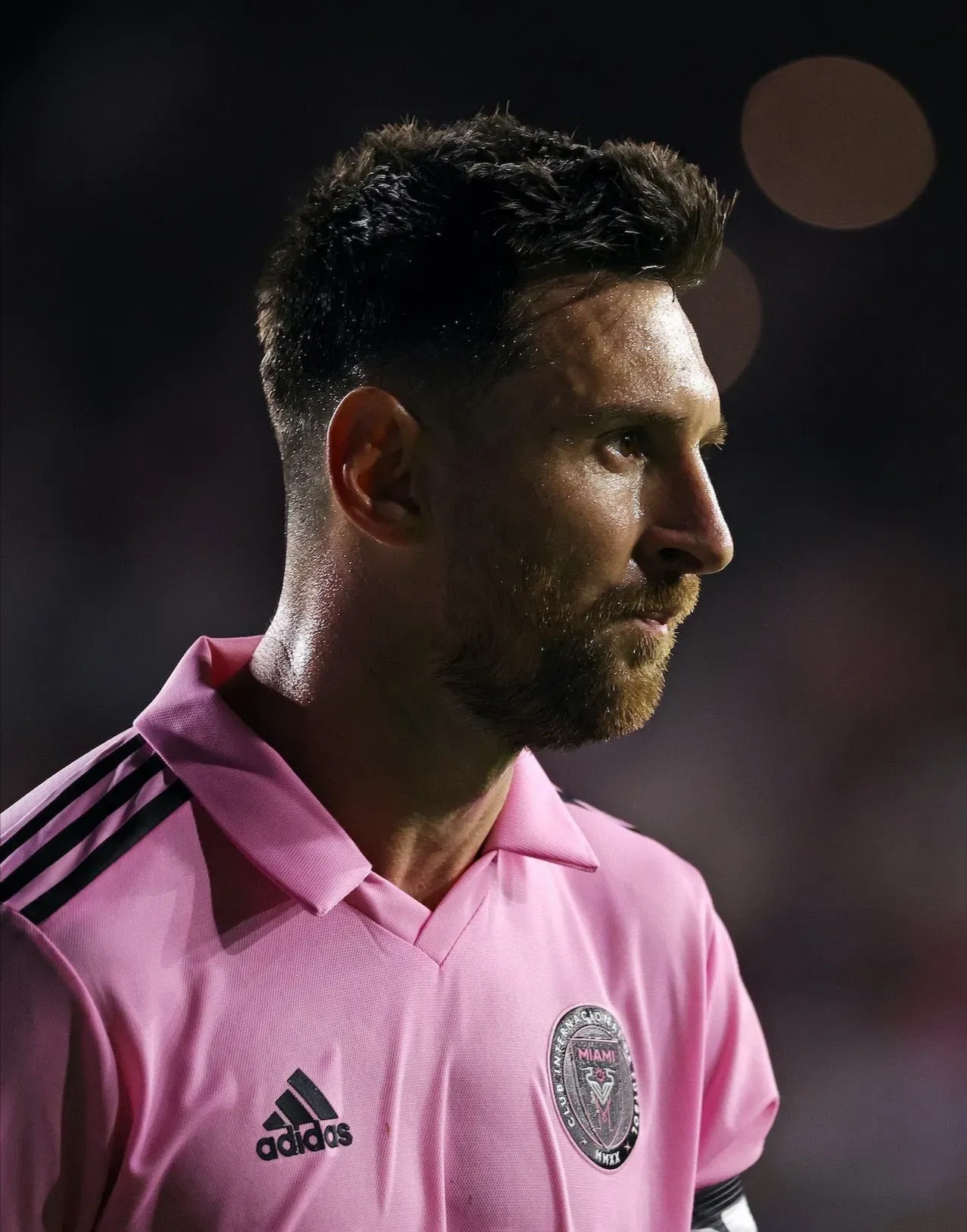 据内部消息人士透露,凭借核磁共振检查的结果显示,著名足球运动员梅西