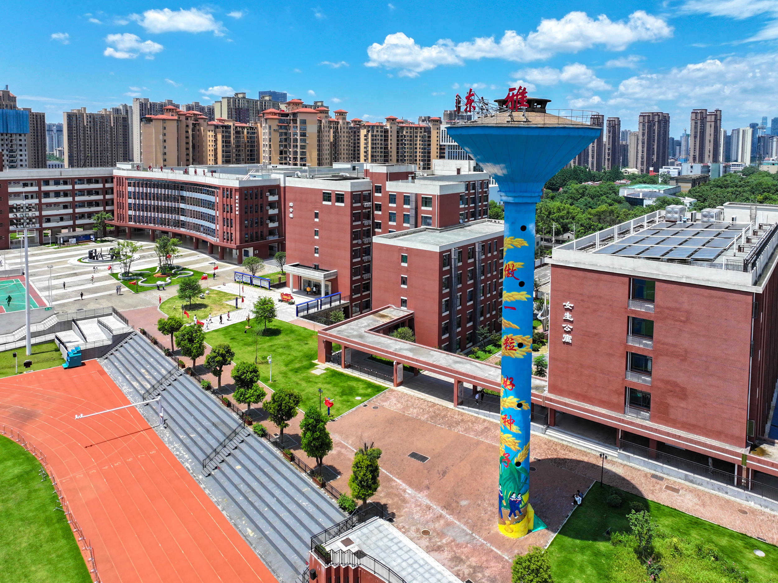 长沙市东雅中学,位于长沙市芙蓉区马坡岭,是一所被严重低估的长沙市