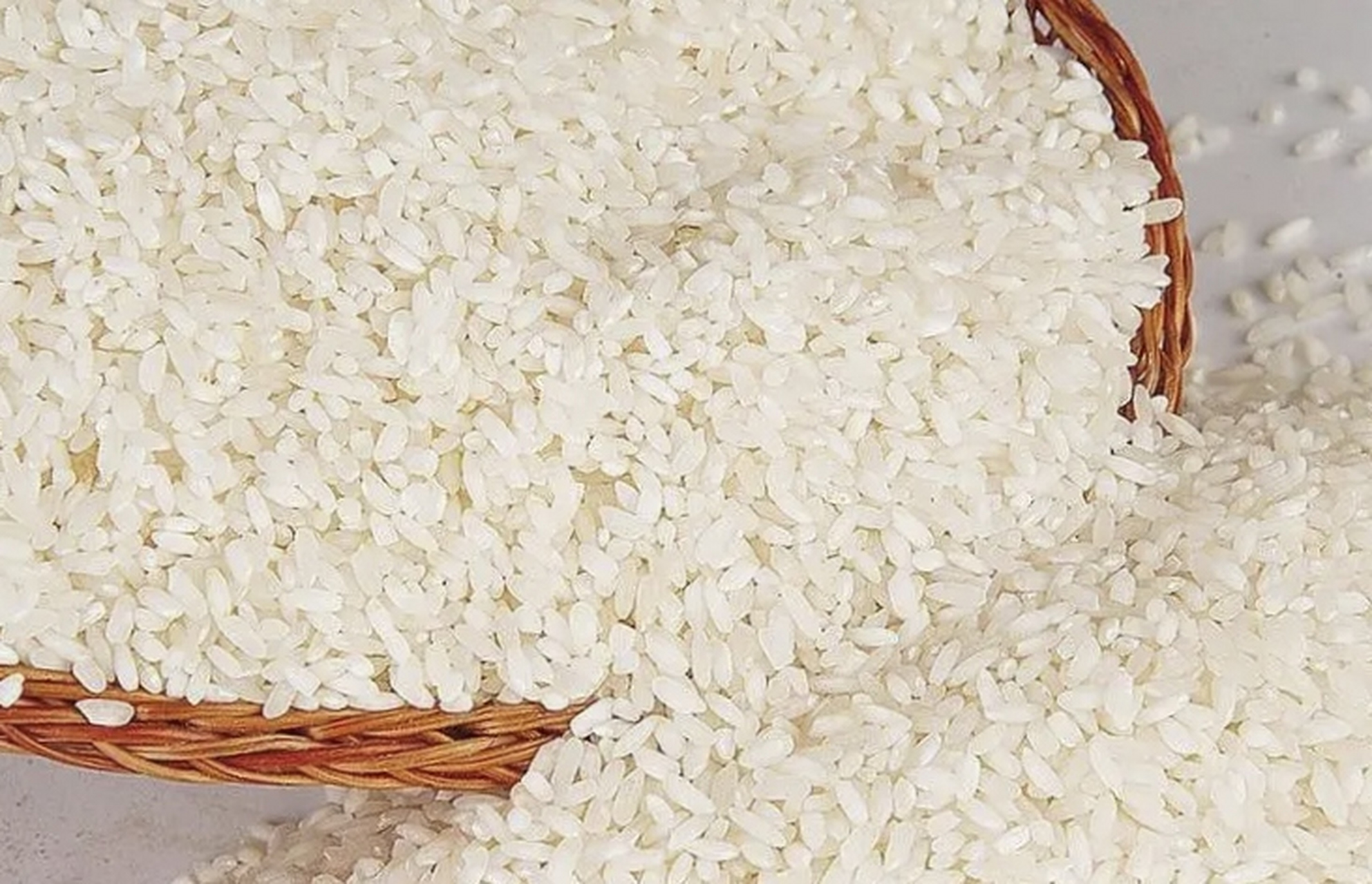 因为米店的大米流通得很快,而且他们讲究先进先出,所以店里的大米