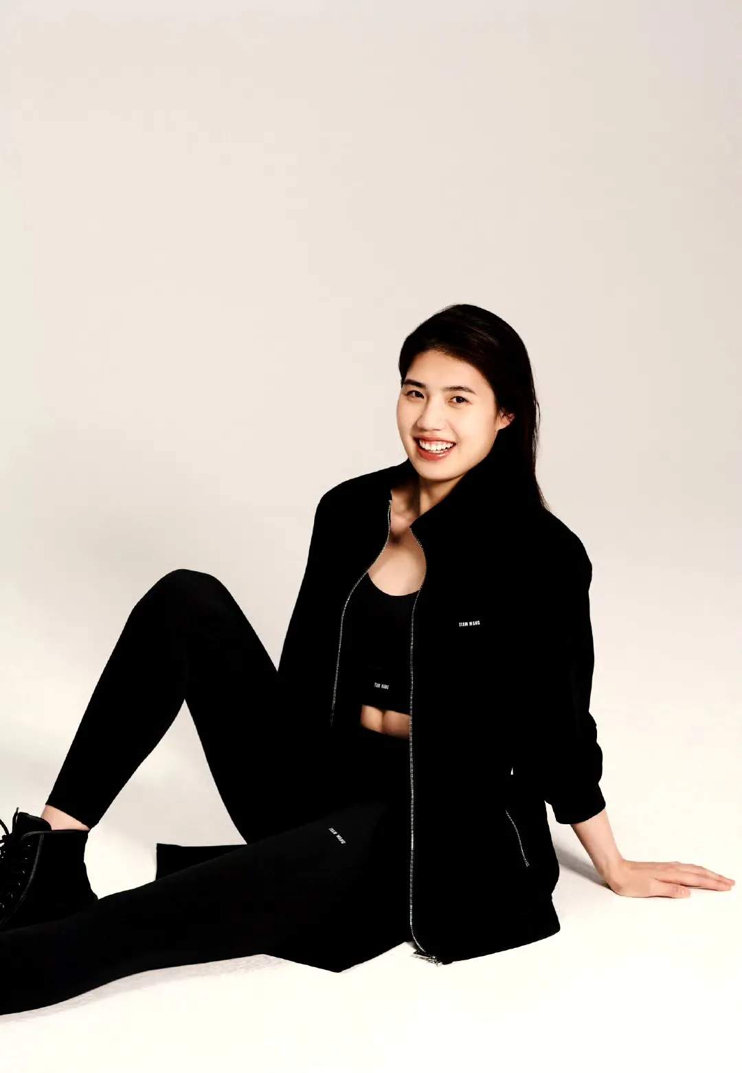 中国女子游泳运动员张雨霏的生活照