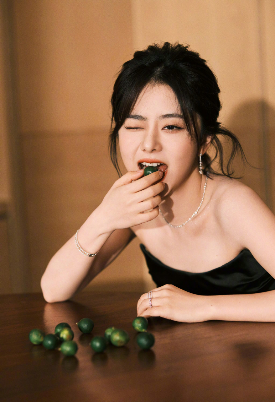 谭松韵# 松韵,希望你能永远开心快乐![心][心]