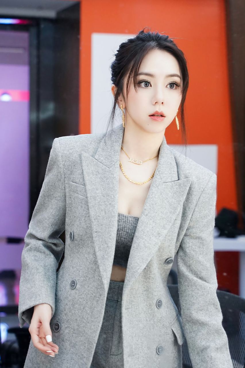 歌坛铁肺小天后邓紫棋,人美身材棒,唱歌也好![心][心][心]#邓紫棋