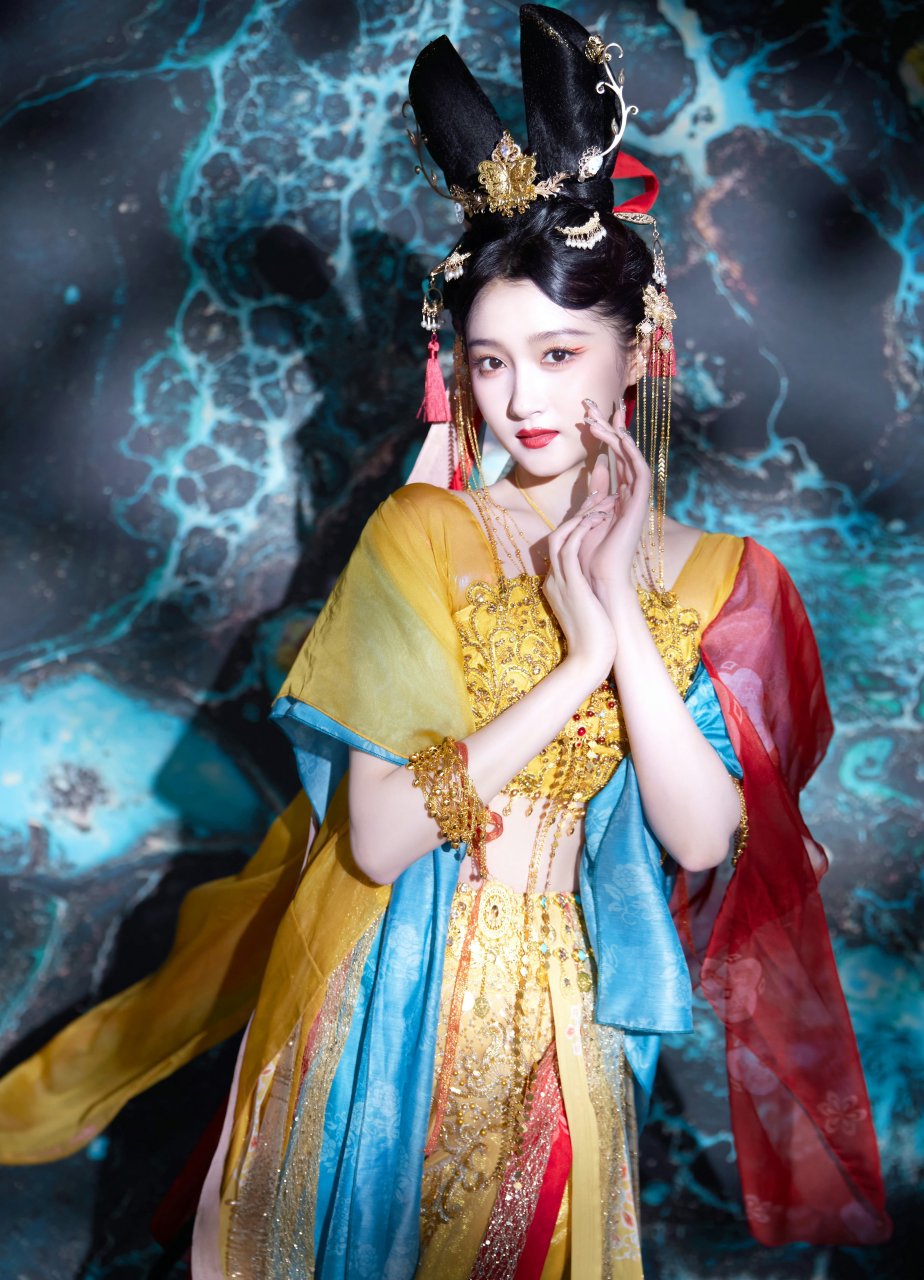 敦煌飞天装的晓彤来了,惊艳众生![心][心][赞啊]#关晓彤