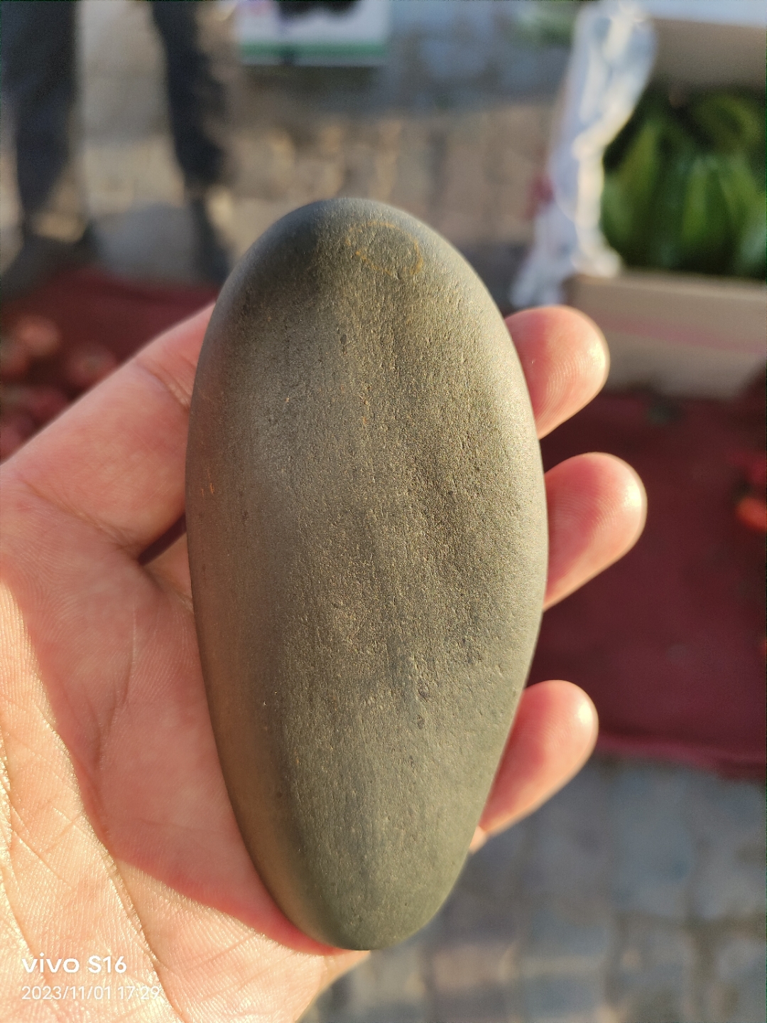 感受墨绿色陨石把玩前后的变化!