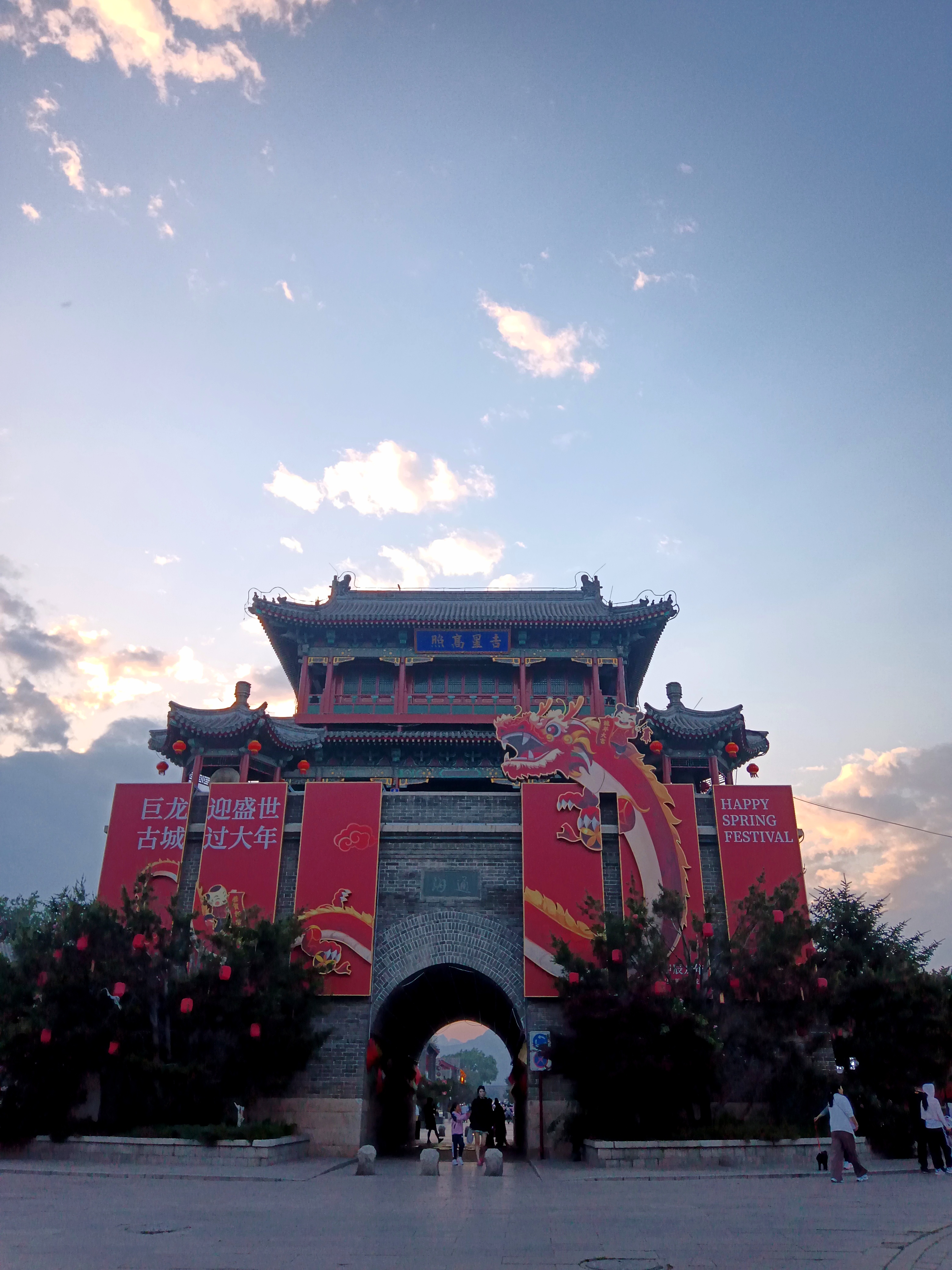 古城  朱隼眔  明洪武十四年(1381年),明开国元勋徐达在此建关设卫,因