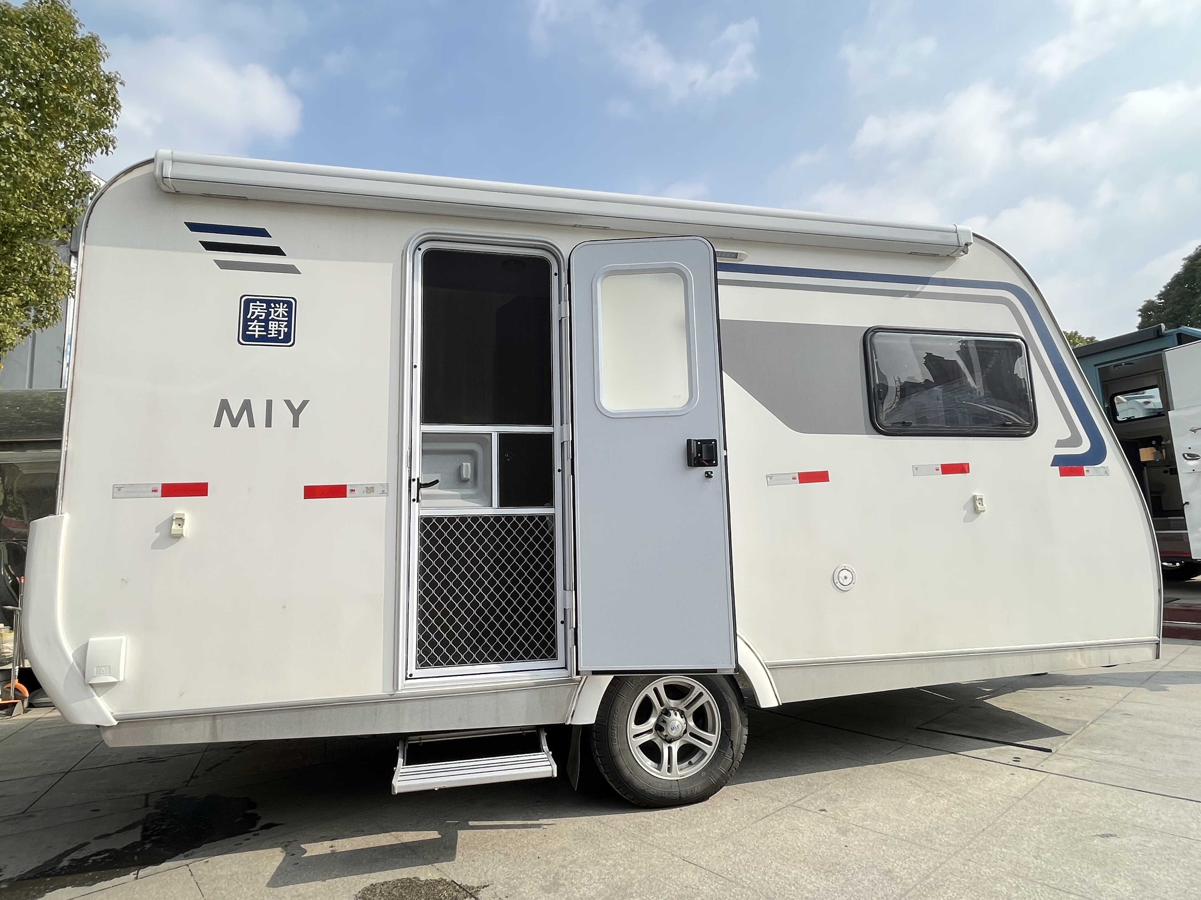 高性价比迷野480拖挂房车