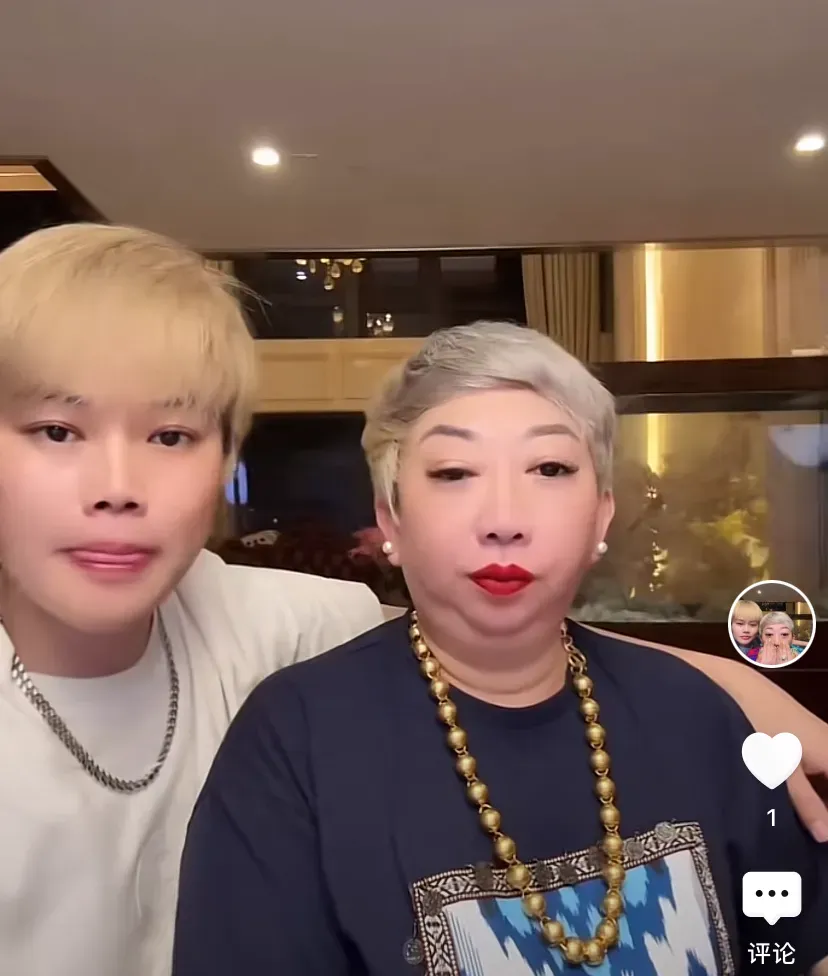 扬,但性格爽朗,能说会道,还会耍宝,一言不合就在直播间甩她的大金链子