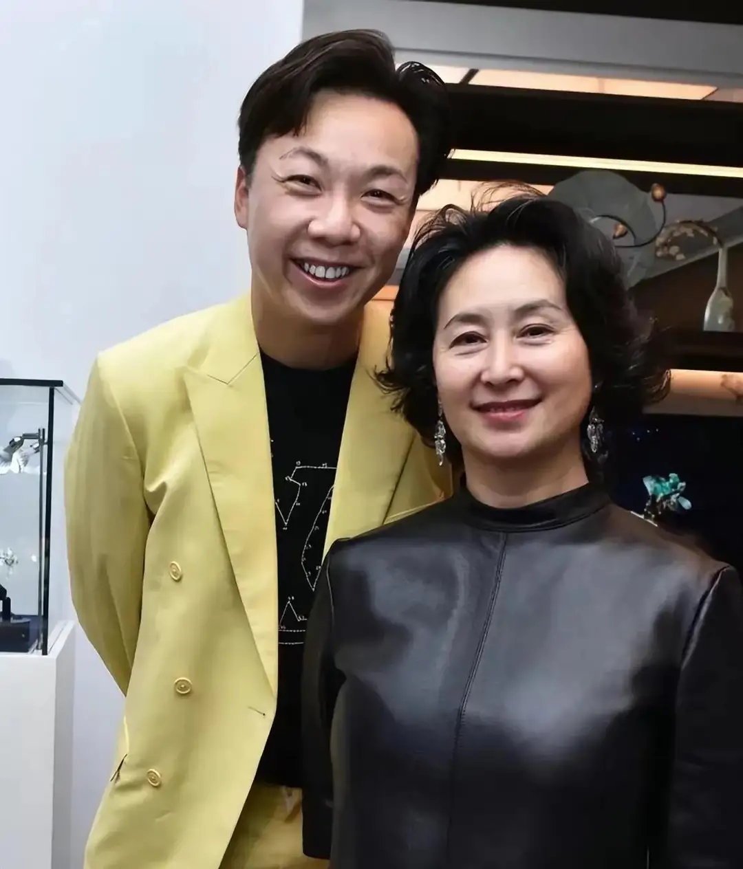 为何豪门掌门人何超琼icon在大男友郑绍康十一岁的情况下如此情有独钟