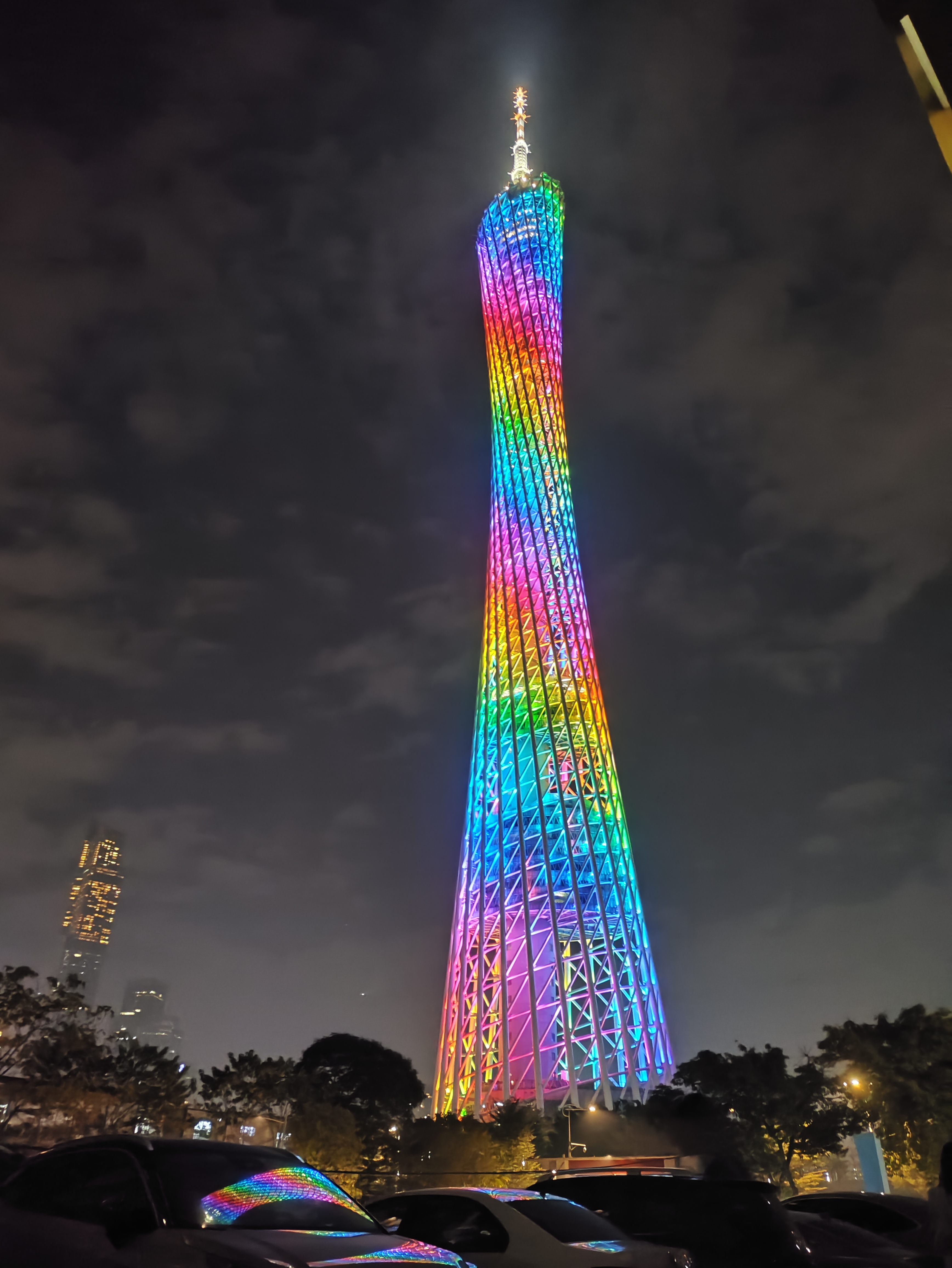 小蛮腰夜景真实图片