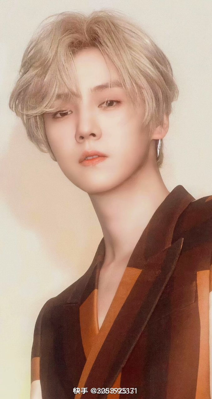 罗云熙吃饭很重口味,无辣不欢,每次吃火锅一定会选红锅. 2.