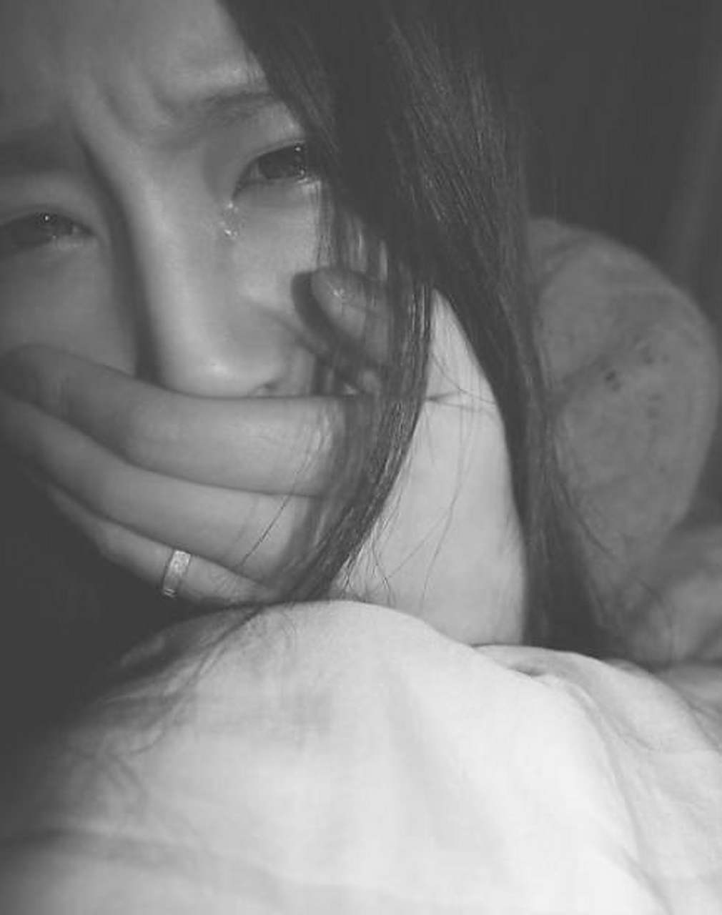 女子崩溃大哭,一条短信,"分手吧",九年的感情,只有三个字,仅此而已