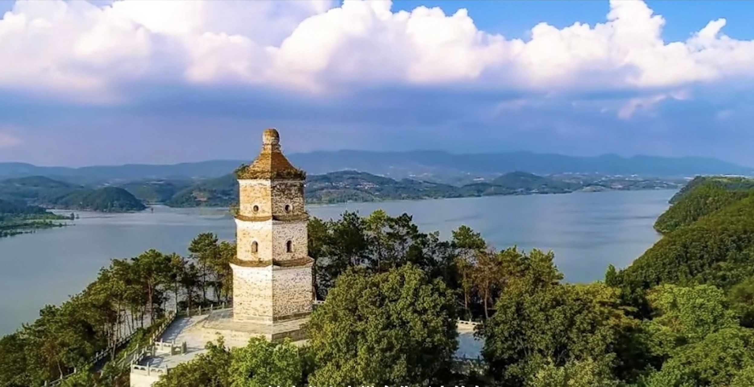 丹江口市龙山境内的文笔塔