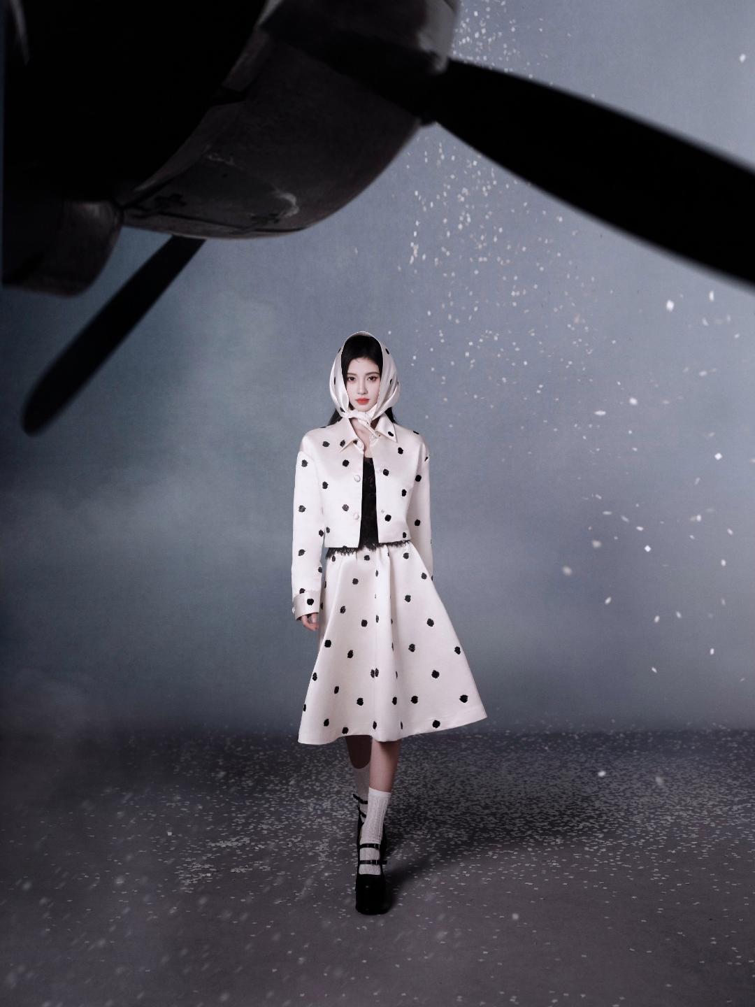 鞠婧祎嘉人盛典活动造型,化身复古摩登女郎!