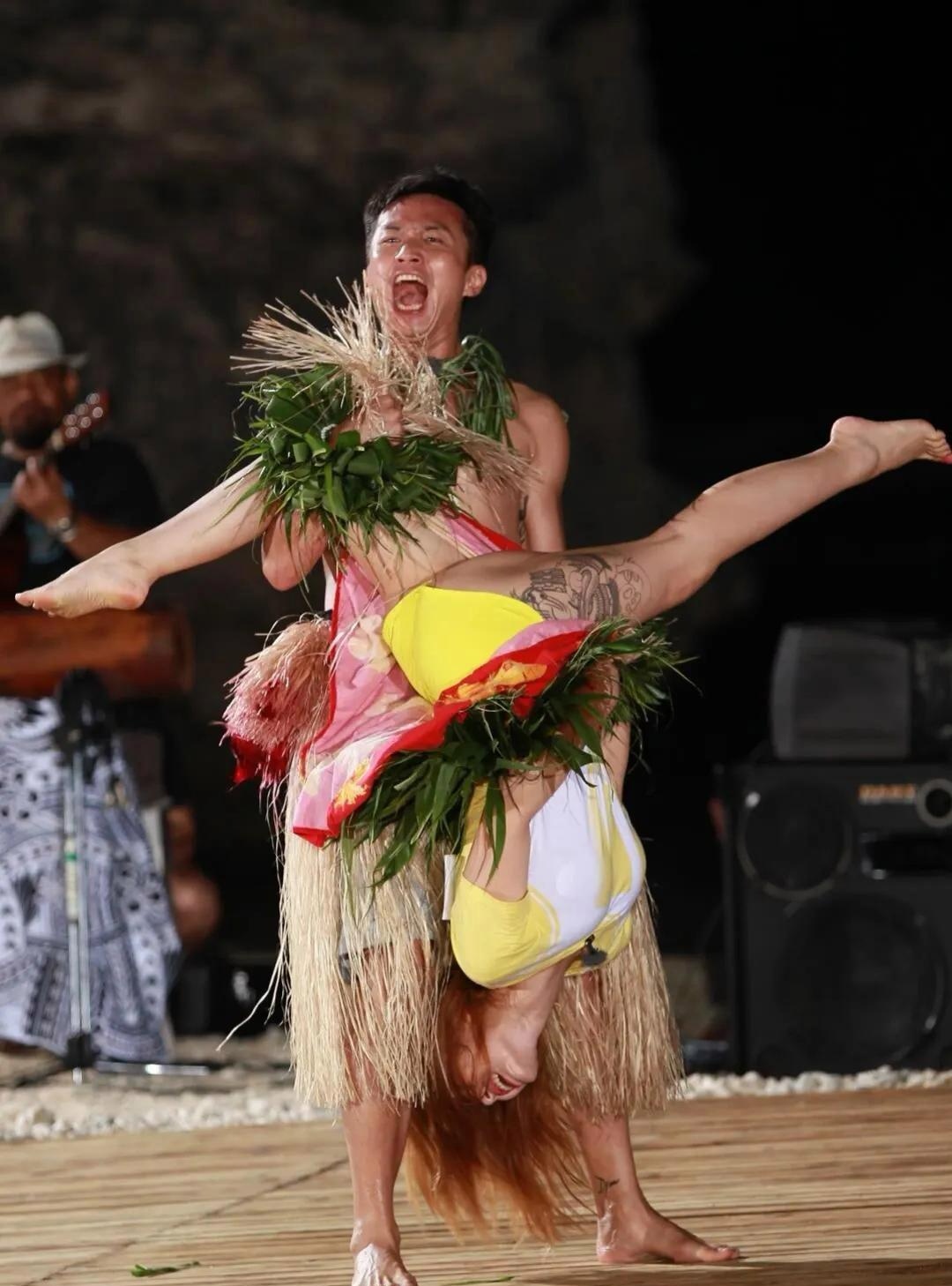 《跑男》中的这一片段,简直将视觉冲击力推向了极致