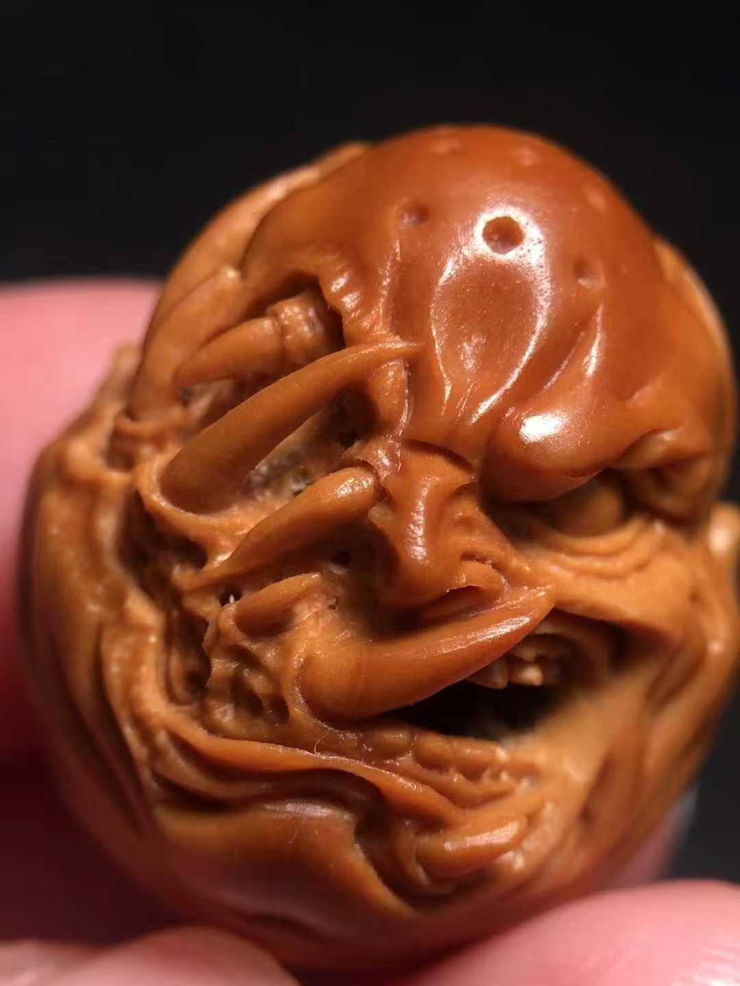 关注作者,欣赏更多精崎祥 核雕