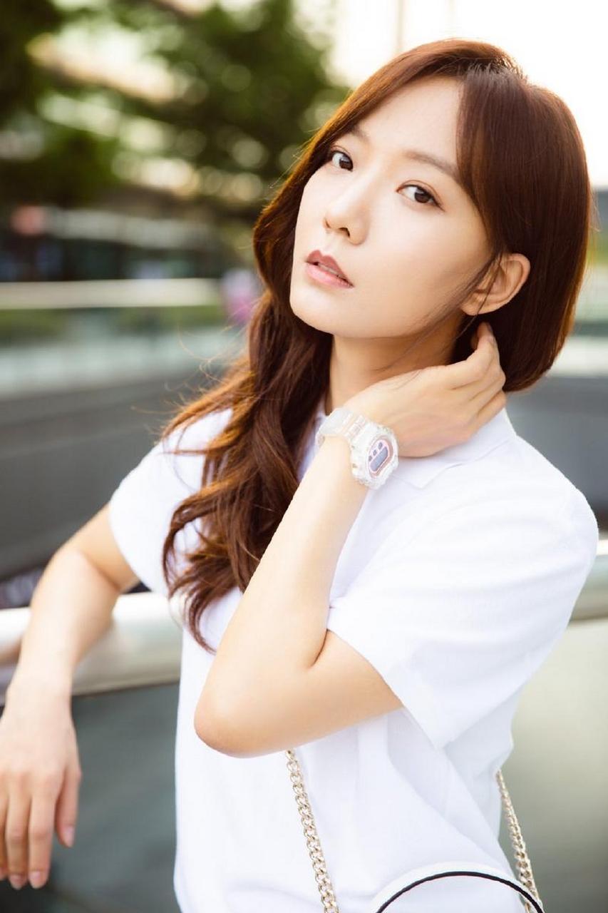 40岁王珞丹发文:终究没有躲过被催婚的年龄.