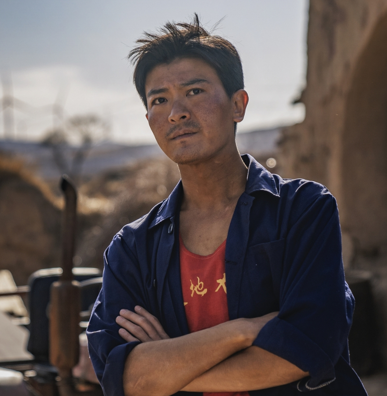 青年演员杨铮在电视剧《希望的大地》中饰演马尘,他没有背景,没人帮扶
