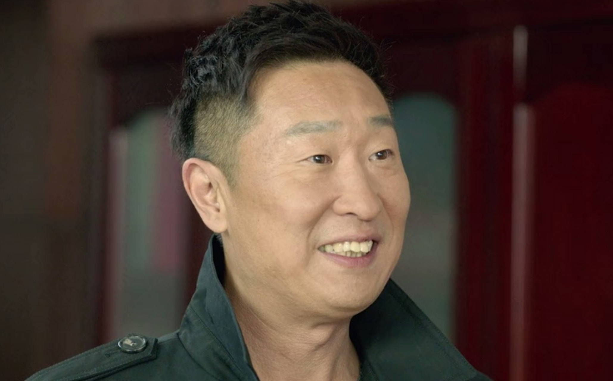 林永健在电视剧《都是一家人》中饰演越永强,在部队退役之后成了一名