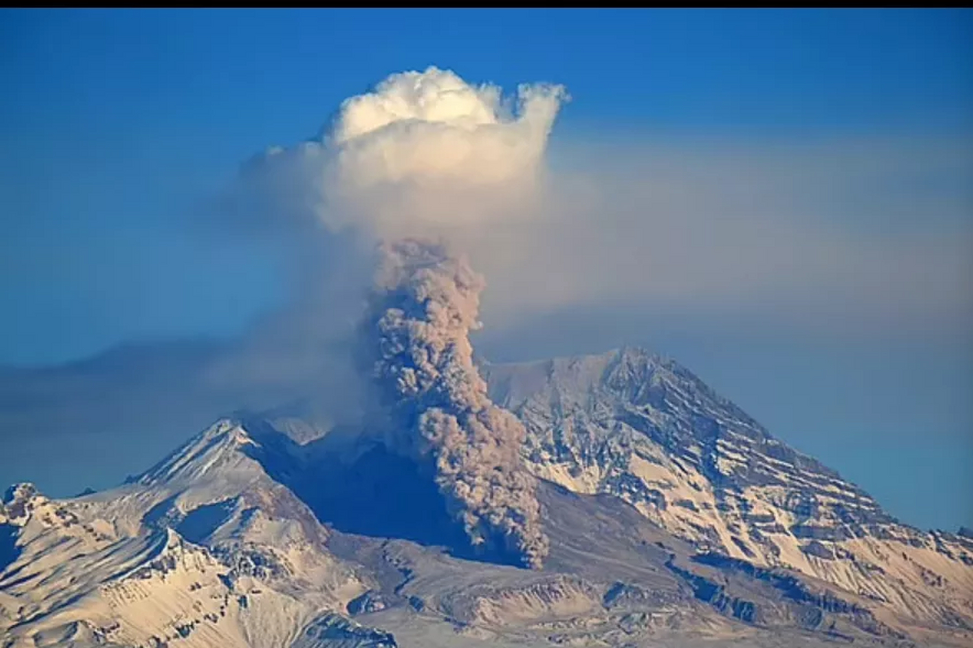 舍维留奇火山图片