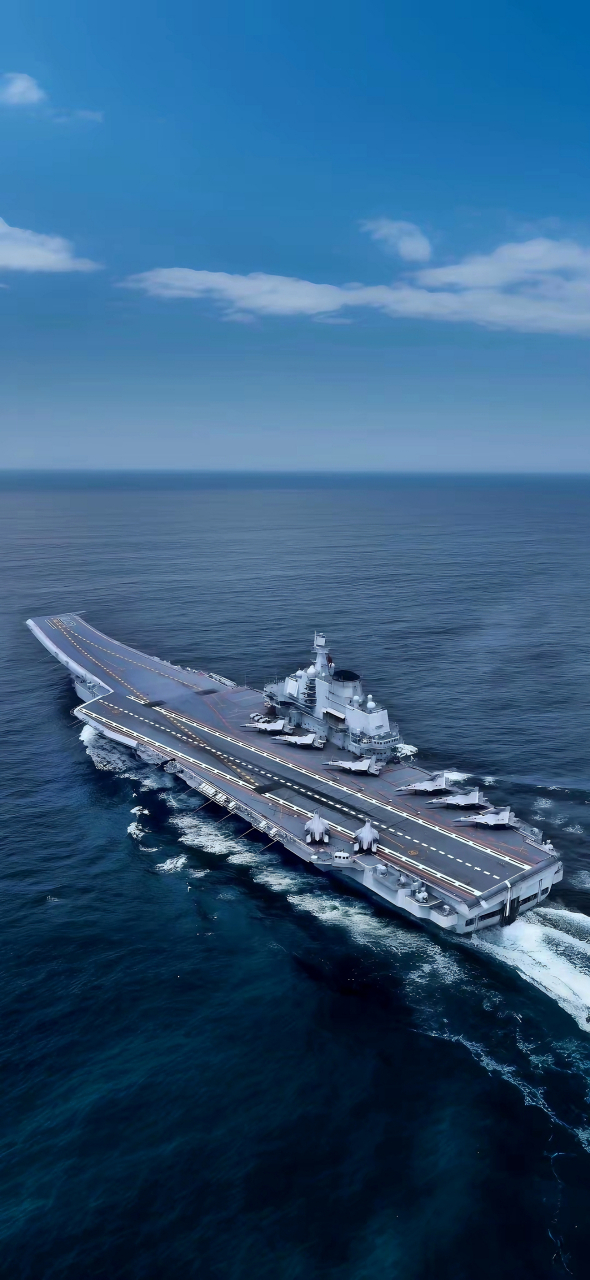 壁纸短句分享:单纯的一艘航母当然并不可怕,但以它为核心的一支现代化