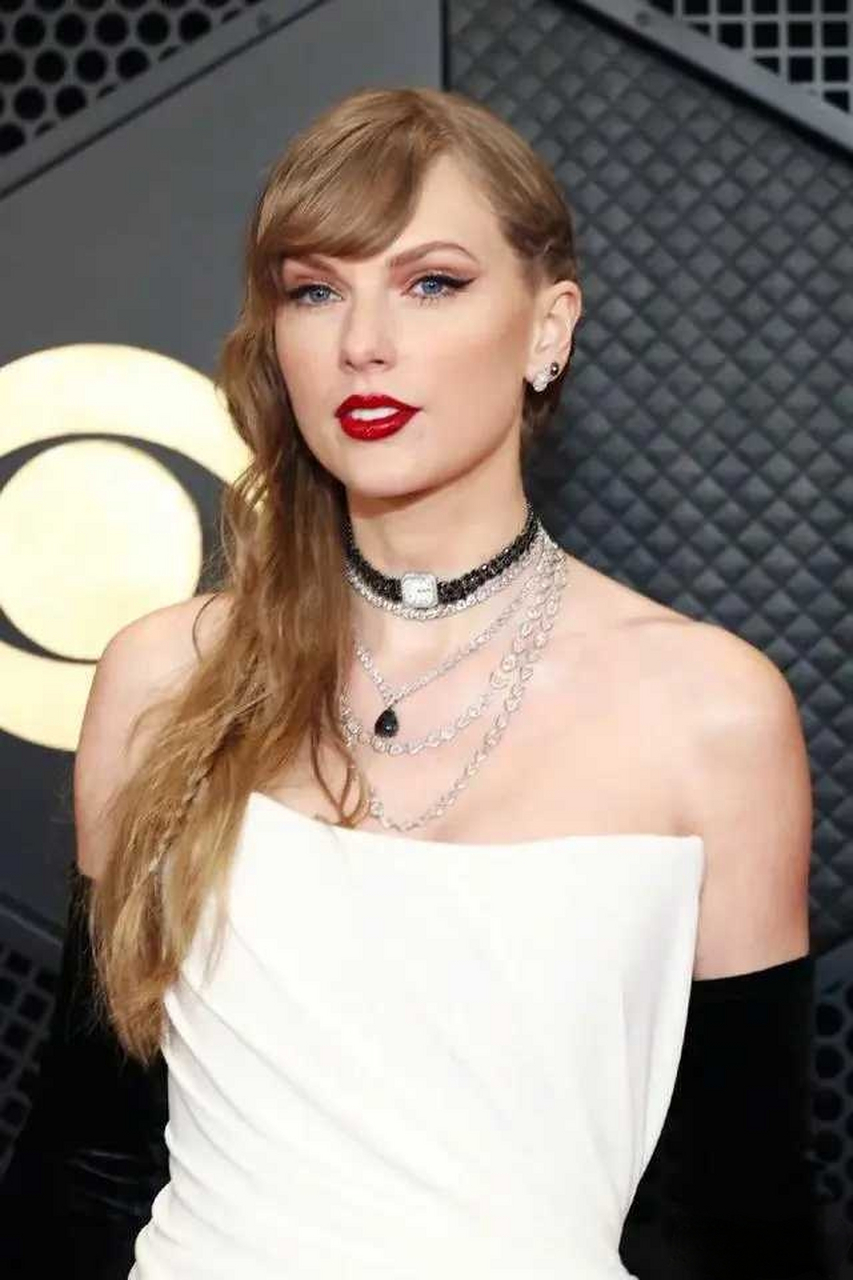 自出道以来,霉霉(泰勒斯威夫特)一共拿下了14个格莱美奖!